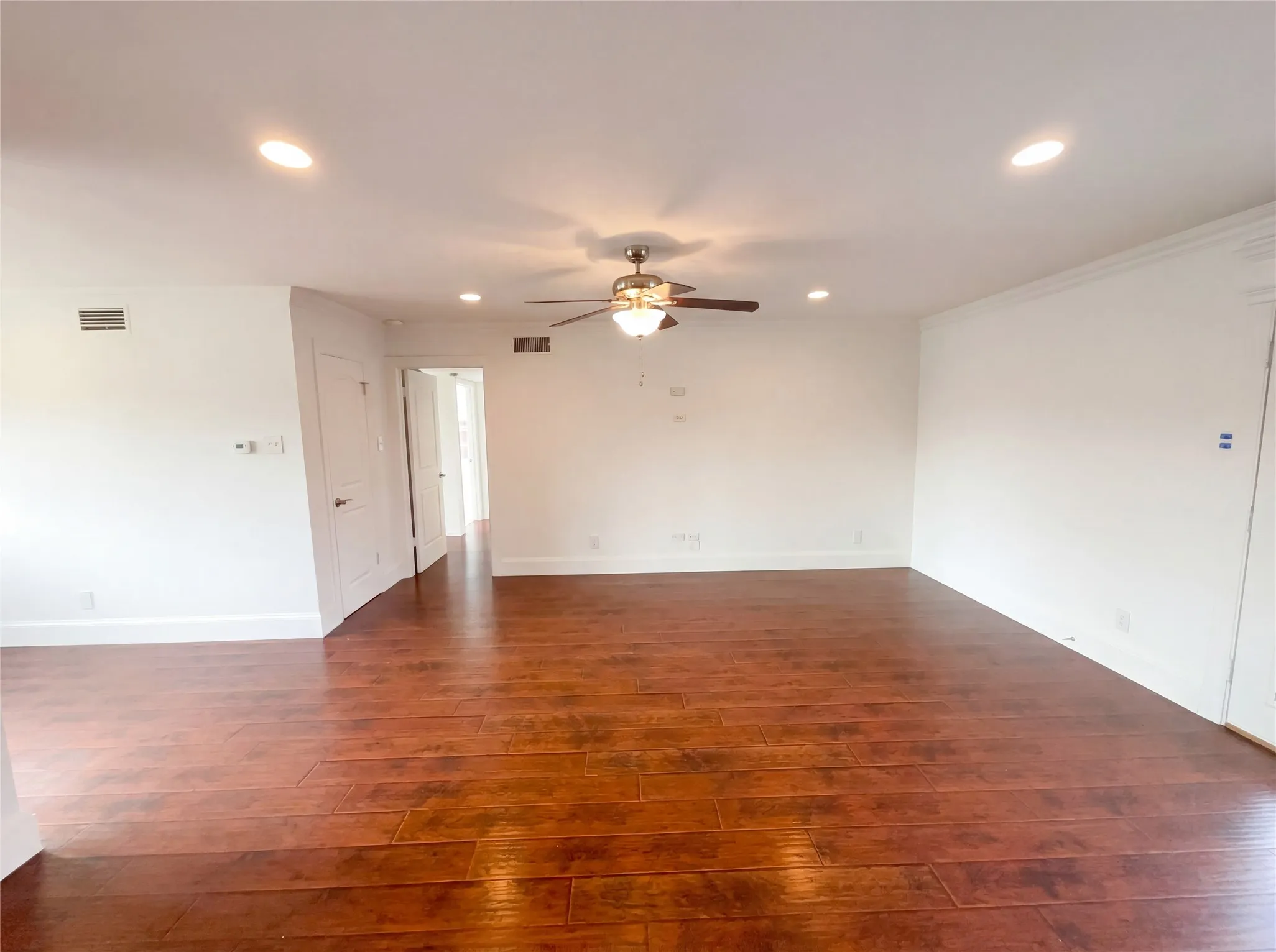 Single Family Residence For Sale in Dallas County , 8541 Strathmore Drive, Dallas, Texas 75238, 3 Bedroom, 3 Bathroom, Garage spaces, 1,381 Sqft, built in 1963, Preowned, mls#21196466, Real Estate Agent in Dallas, Homes For Sale in Dallas county, Homes For Sale in Dallas, Realtor in Dallas Texas, Real Estate Brokerage Independent Realty Texas, Luminita Cordes Realtor