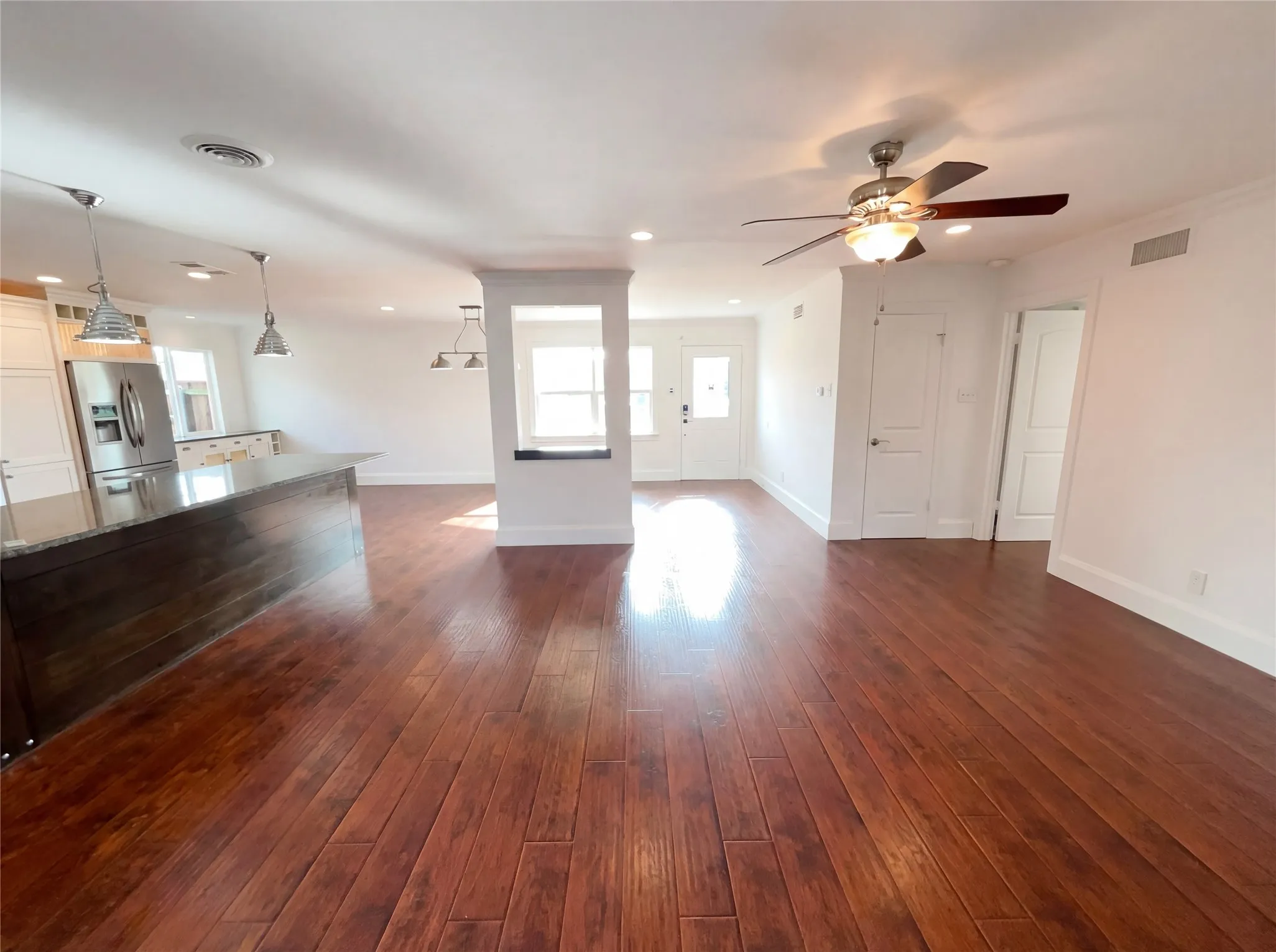 Single Family Residence For Sale in Dallas County , 8541 Strathmore Drive, Dallas, Texas 75238, 3 Bedroom, 3 Bathroom, Garage spaces, 1,381 Sqft, built in 1963, Preowned, mls#21196466, Real Estate Agent in Dallas, Homes For Sale in Dallas county, Homes For Sale in Dallas, Realtor in Dallas Texas, Real Estate Brokerage Independent Realty Texas, Luminita Cordes Realtor