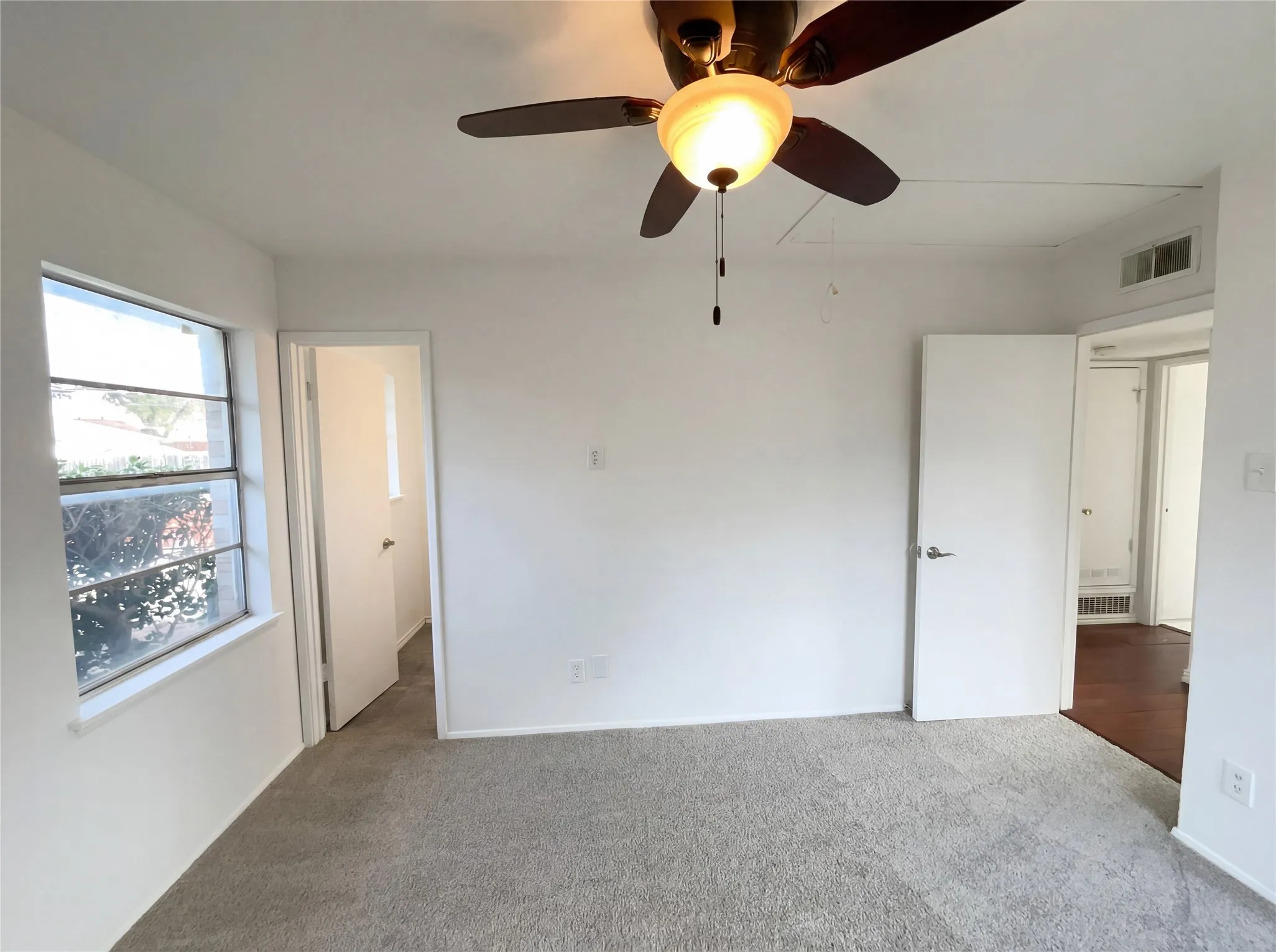 Single Family Residence For Sale in Dallas County , 8541 Strathmore Drive, Dallas, Texas 75238, 3 Bedroom, 3 Bathroom, Garage spaces, 1,381 Sqft, built in 1963, Preowned, mls#21196466, Real Estate Agent in Dallas, Homes For Sale in Dallas county, Homes For Sale in Dallas, Realtor in Dallas Texas, Real Estate Brokerage Independent Realty Texas, Luminita Cordes Realtor