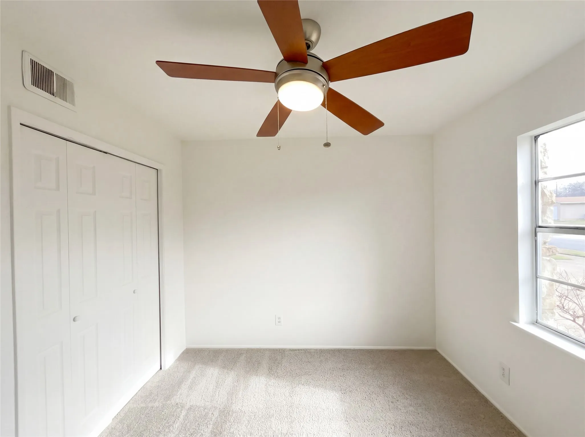 Single Family Residence For Sale in Dallas County , 8541 Strathmore Drive, Dallas, Texas 75238, 3 Bedroom, 3 Bathroom, Garage spaces, 1,381 Sqft, built in 1963, Preowned, mls#21196466, Real Estate Agent in Dallas, Homes For Sale in Dallas county, Homes For Sale in Dallas, Realtor in Dallas Texas, Real Estate Brokerage Independent Realty Texas, Luminita Cordes Realtor