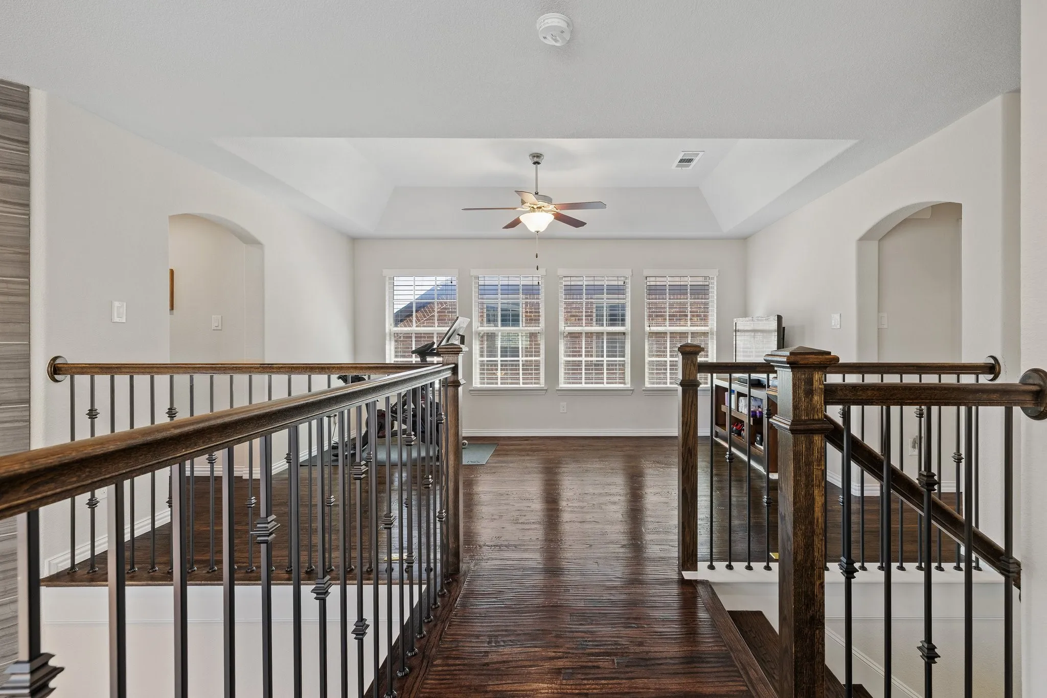 Single Family Residence For Sale in Denton County , 409 Palamedes Street, Lewisville, Texas 75056, 4 Bedroom, 4 Bathroom, 2 Garage spaces, 3,165 Sqft, built in 2016, Preowned, mls#21191938, Real Estate Agent in Lewisville, Homes For Sale in Denton county, Homes For Sale in Lewisville, Realtor in Lewisville Texas, Real Estate Brokerage Independent Realty Texas, Luminita Cordes Realtor