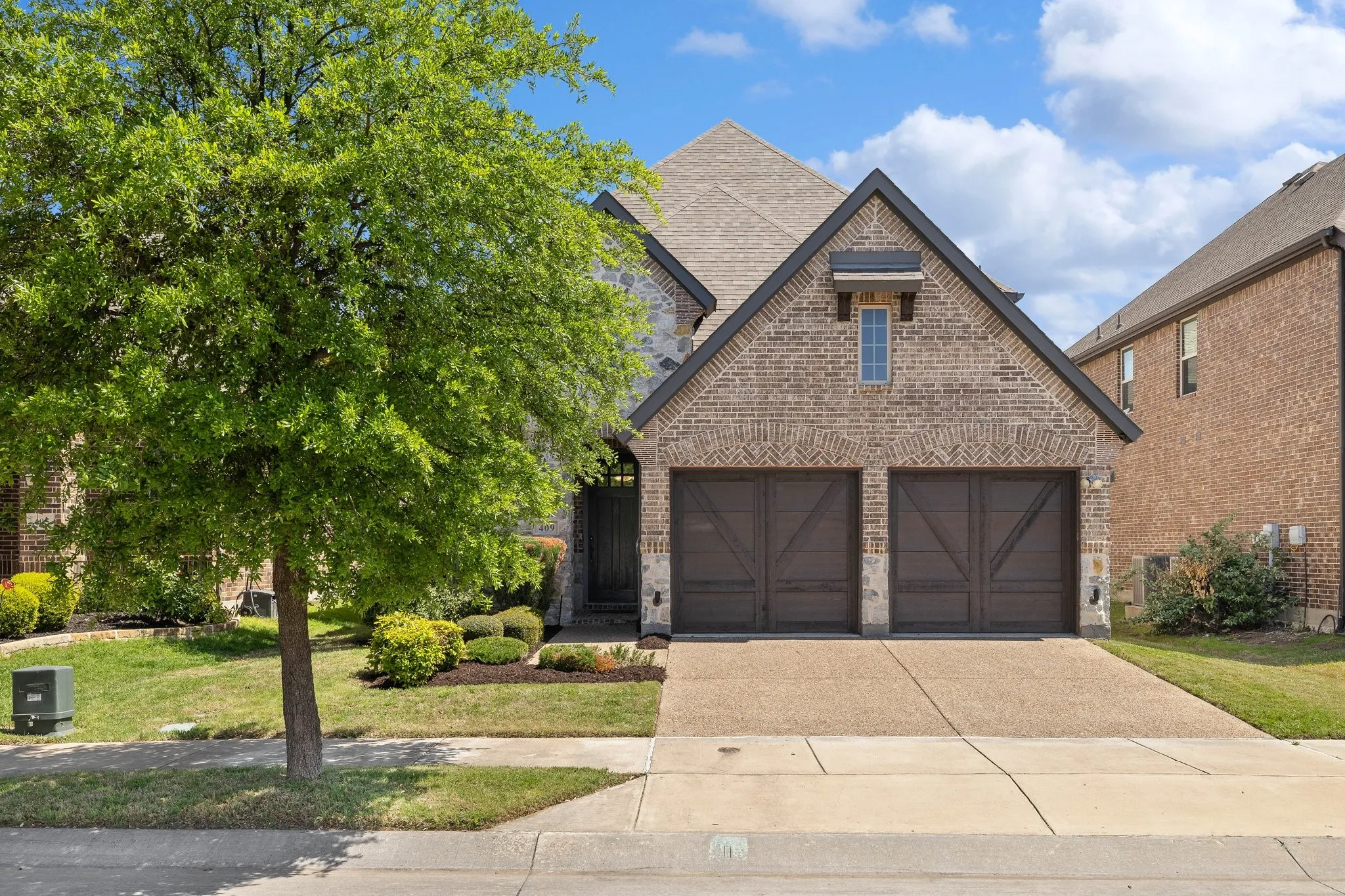 Single Family Residence For Sale in Denton County , 409 Palamedes Street, Lewisville, Texas 75056, 4 Bedroom, 4 Bathroom, 2 Garage spaces, 3,165 Sqft, built in 2016, Preowned, mls#21191938, Real Estate Agent in Lewisville, Homes For Sale in Denton county, Homes For Sale in Lewisville, Realtor in Lewisville Texas, Real Estate Brokerage Independent Realty Texas, Luminita Cordes Realtor