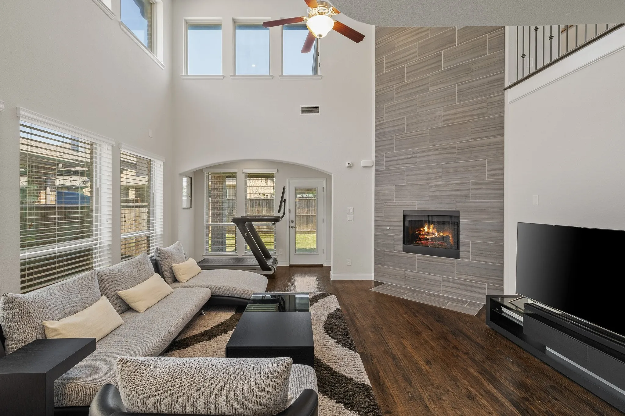 Single Family Residence For Sale in Denton County , 409 Palamedes Street, Lewisville, Texas 75056, 4 Bedroom, 4 Bathroom, 2 Garage spaces, 3,165 Sqft, built in 2016, Preowned, mls#21191938, Real Estate Agent in Lewisville, Homes For Sale in Denton county, Homes For Sale in Lewisville, Realtor in Lewisville Texas, Real Estate Brokerage Independent Realty Texas, Luminita Cordes Realtor