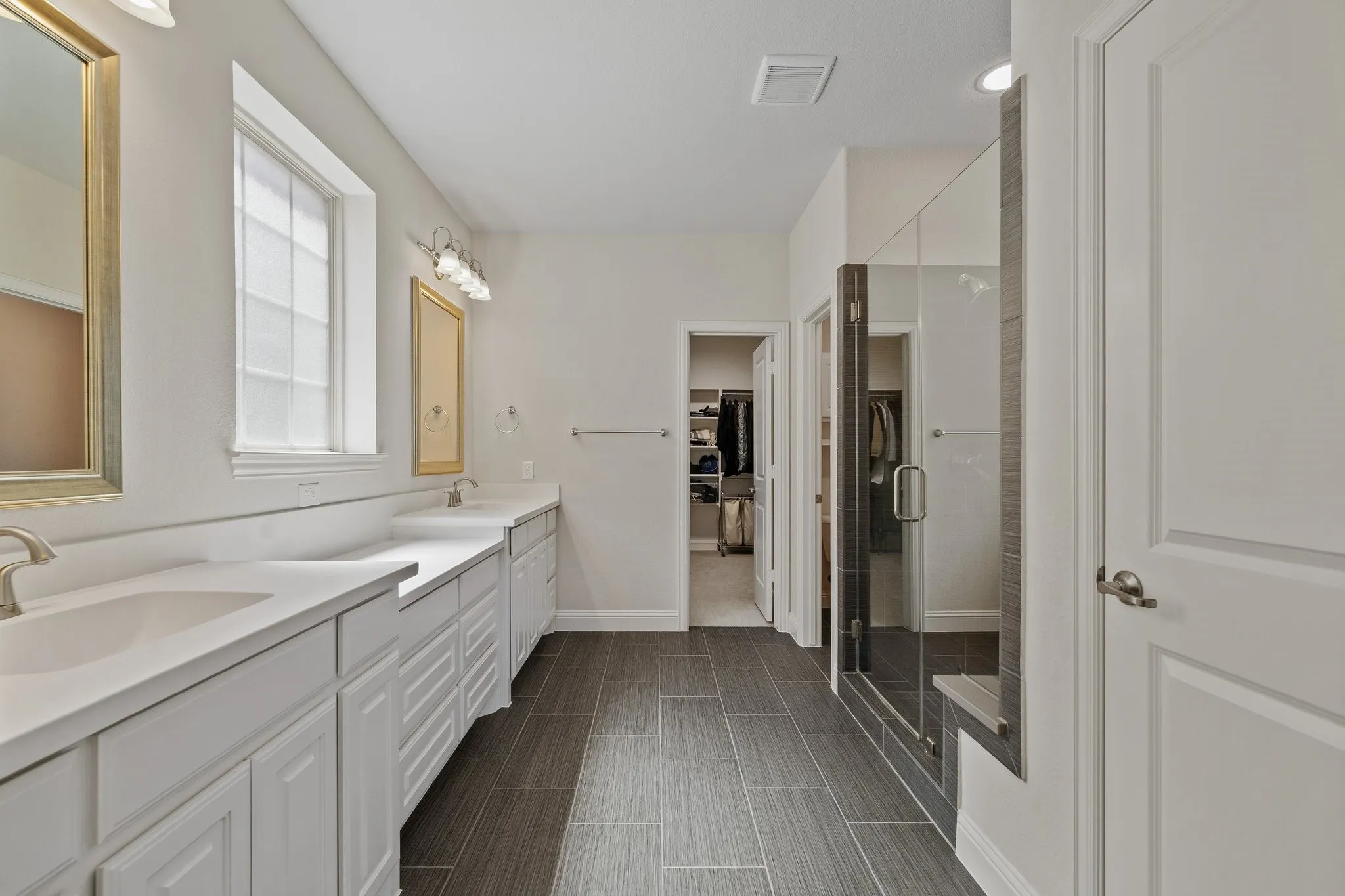 Single Family Residence For Sale in Denton County , 409 Palamedes Street, Lewisville, Texas 75056, 4 Bedroom, 4 Bathroom, 2 Garage spaces, 3,165 Sqft, built in 2016, Preowned, mls#21191938, Real Estate Agent in Lewisville, Homes For Sale in Denton county, Homes For Sale in Lewisville, Realtor in Lewisville Texas, Real Estate Brokerage Independent Realty Texas, Luminita Cordes Realtor