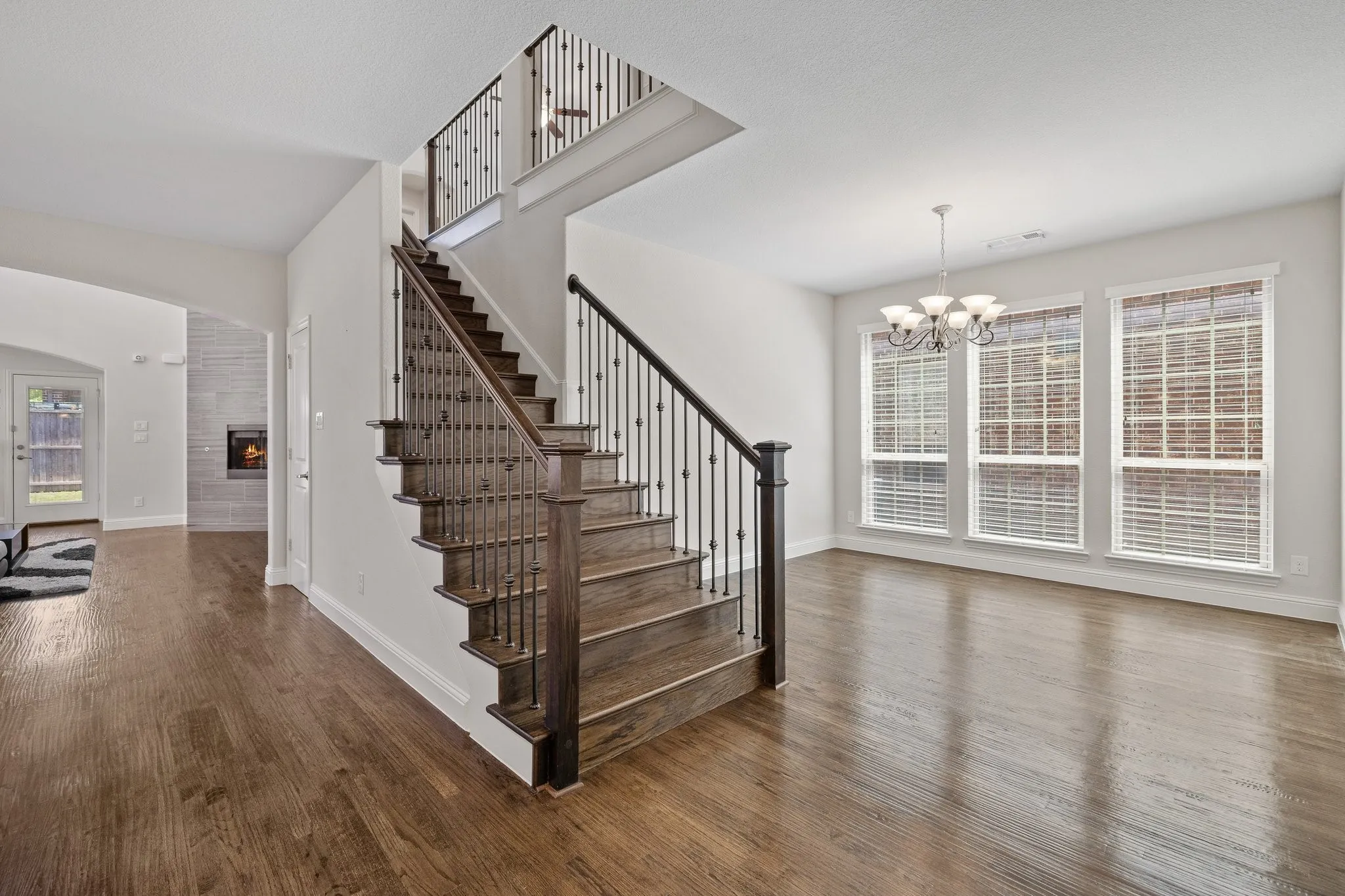 Single Family Residence For Sale in Denton County , 409 Palamedes Street, Lewisville, Texas 75056, 4 Bedroom, 4 Bathroom, 2 Garage spaces, 3,165 Sqft, built in 2016, Preowned, mls#21191938, Real Estate Agent in Lewisville, Homes For Sale in Denton county, Homes For Sale in Lewisville, Realtor in Lewisville Texas, Real Estate Brokerage Independent Realty Texas, Luminita Cordes Realtor