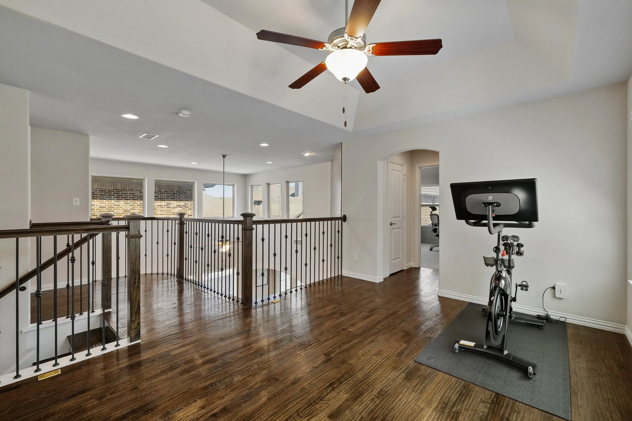 Single Family Residence For Sale in Denton County , 409 Palamedes Street, Lewisville, Texas 75056, 4 Bedroom, 4 Bathroom, 2 Garage spaces, 3,165 Sqft, built in 2016, Preowned, mls#21191938, Real Estate Agent in Lewisville, Homes For Sale in Denton county, Homes For Sale in Lewisville, Realtor in Lewisville Texas, Real Estate Brokerage Independent Realty Texas, Luminita Cordes Realtor
