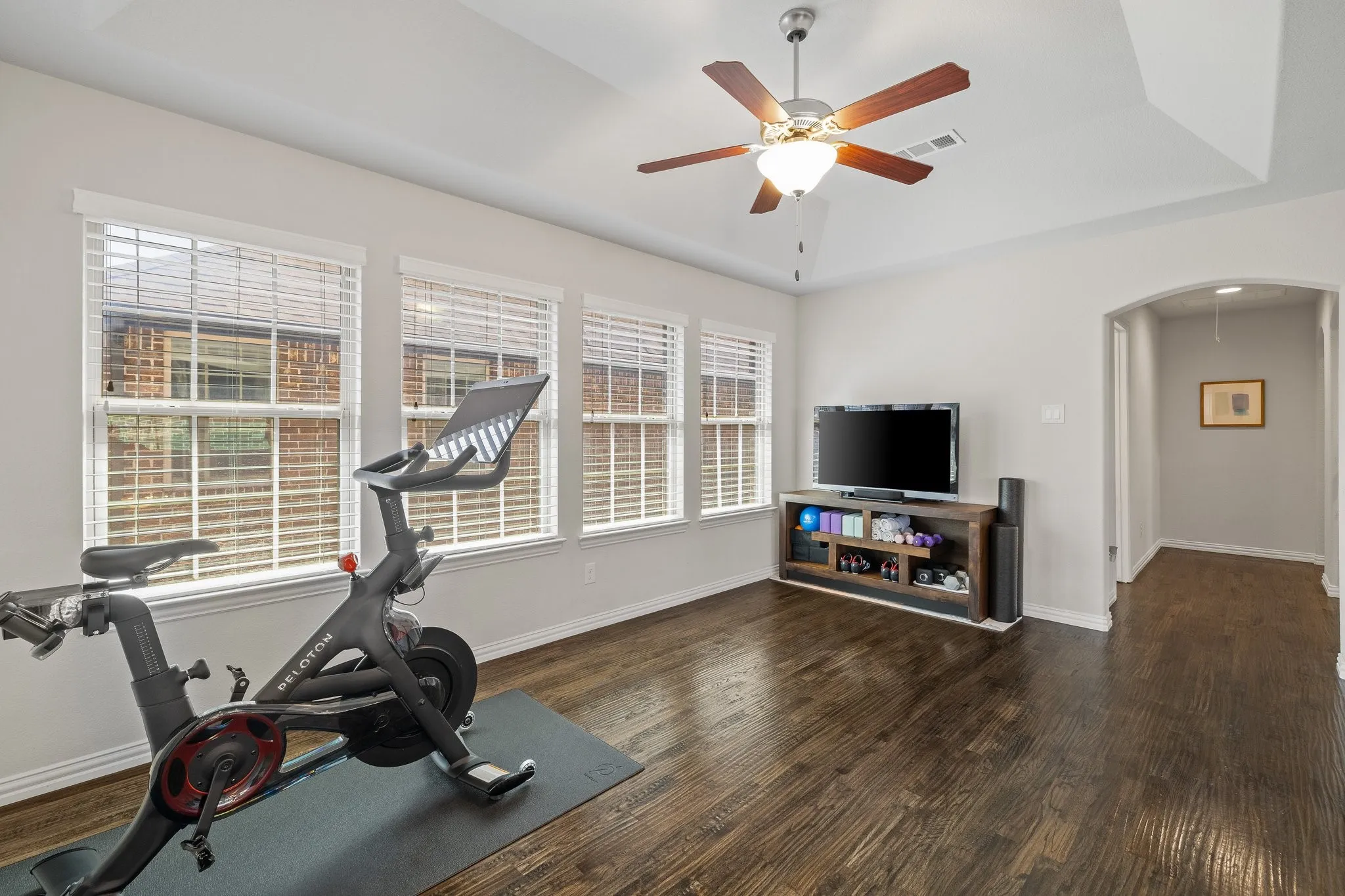 Single Family Residence For Sale in Denton County , 409 Palamedes Street, Lewisville, Texas 75056, 4 Bedroom, 4 Bathroom, 2 Garage spaces, 3,165 Sqft, built in 2016, Preowned, mls#21191938, Real Estate Agent in Lewisville, Homes For Sale in Denton county, Homes For Sale in Lewisville, Realtor in Lewisville Texas, Real Estate Brokerage Independent Realty Texas, Luminita Cordes Realtor