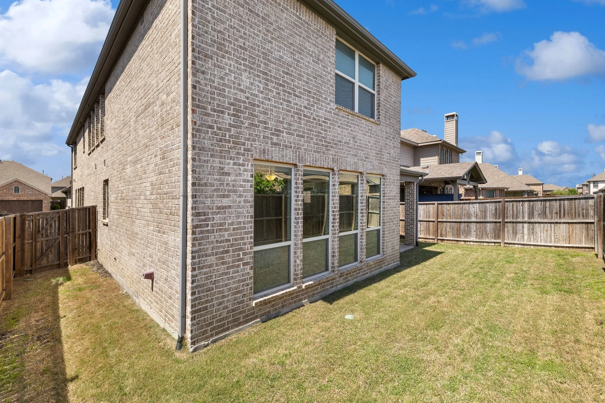 Single Family Residence For Sale in Denton County , 409 Palamedes Street, Lewisville, Texas 75056, 4 Bedroom, 4 Bathroom, 2 Garage spaces, 3,165 Sqft, built in 2016, Preowned, mls#21191938, Real Estate Agent in Lewisville, Homes For Sale in Denton county, Homes For Sale in Lewisville, Realtor in Lewisville Texas, Real Estate Brokerage Independent Realty Texas, Luminita Cordes Realtor