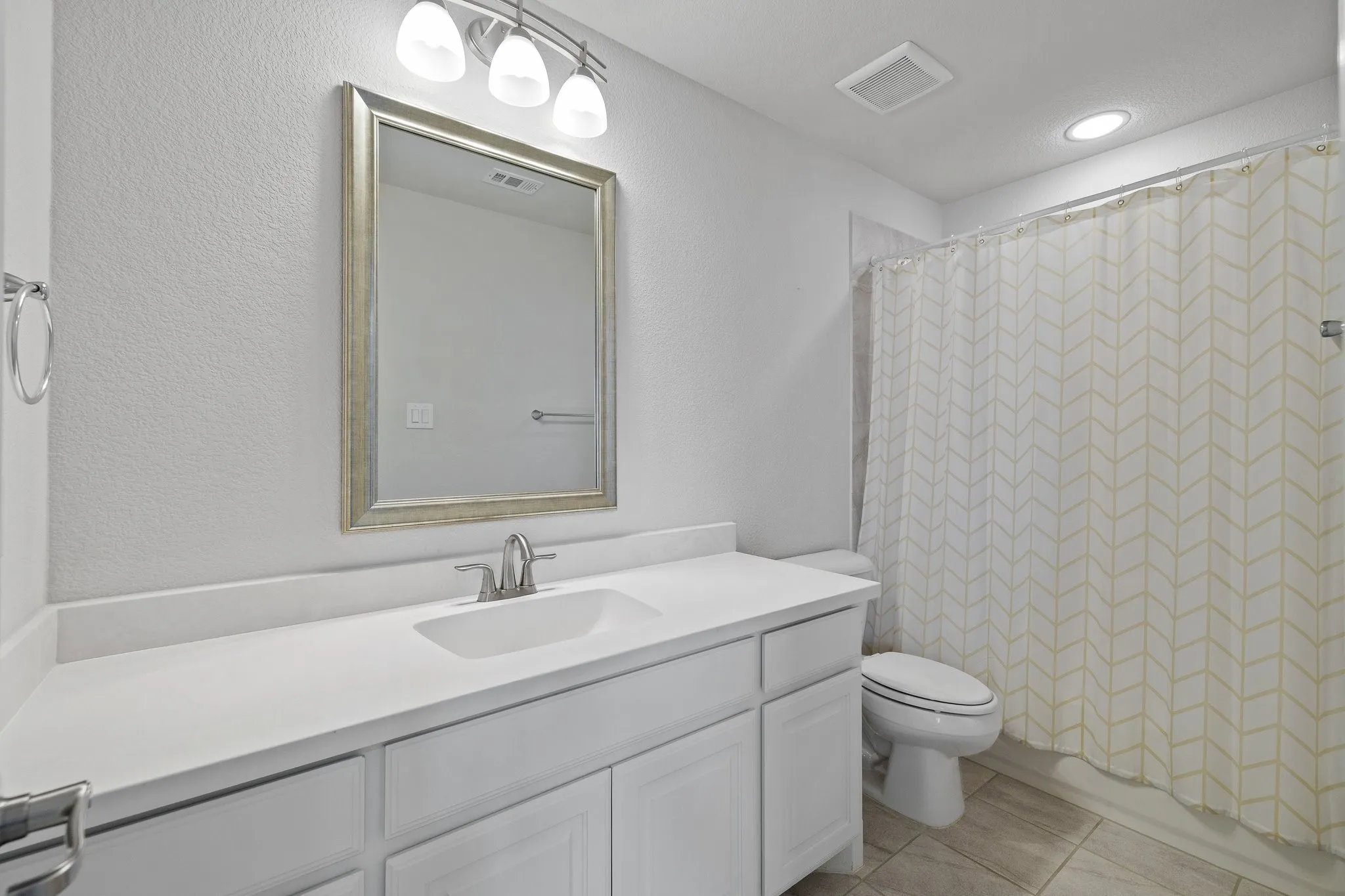 Single Family Residence For Sale in Denton County , 409 Palamedes Street, Lewisville, Texas 75056, 4 Bedroom, 4 Bathroom, 2 Garage spaces, 3,165 Sqft, built in 2016, Preowned, mls#21191938, Real Estate Agent in Lewisville, Homes For Sale in Denton county, Homes For Sale in Lewisville, Realtor in Lewisville Texas, Real Estate Brokerage Independent Realty Texas, Luminita Cordes Realtor