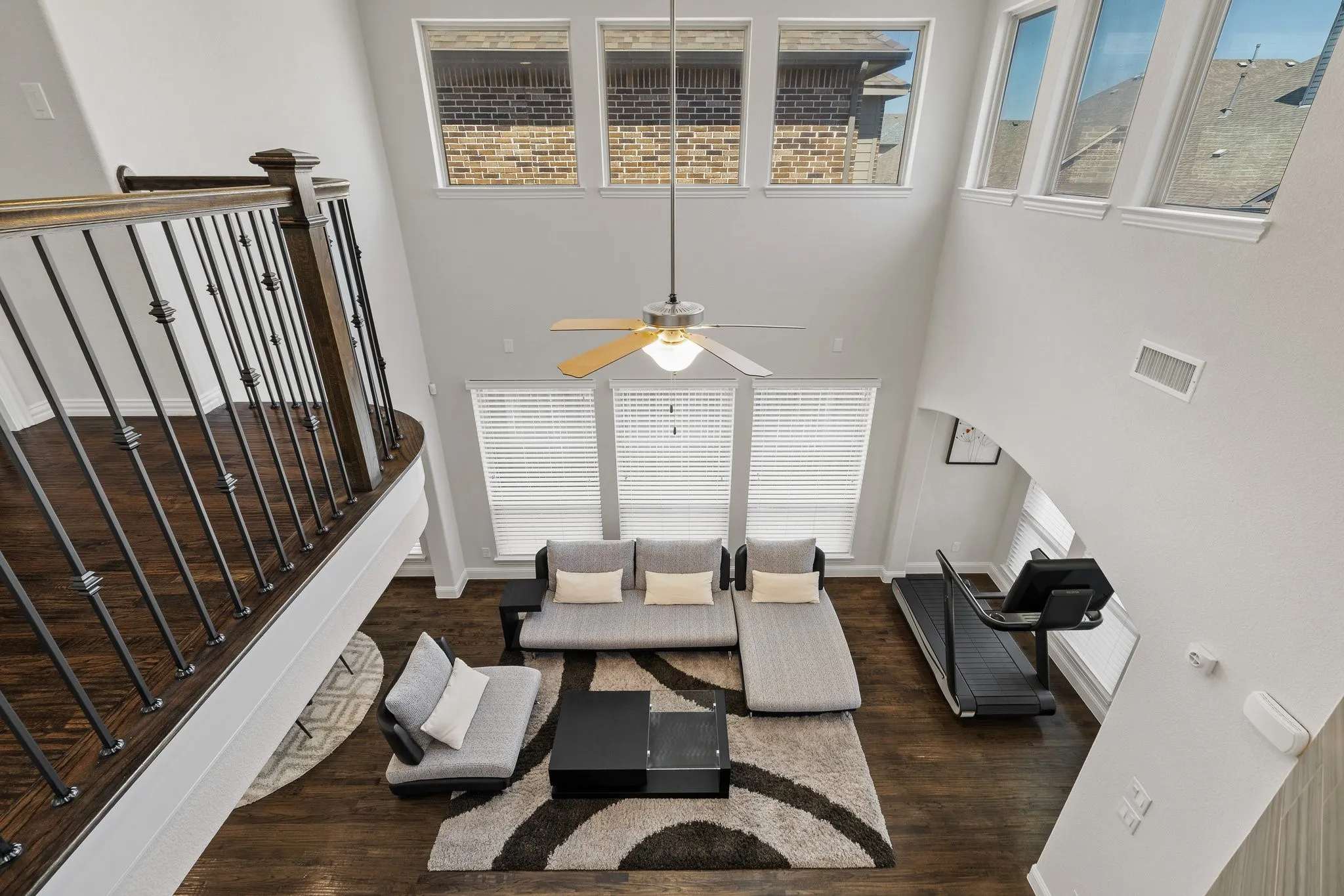 Single Family Residence For Sale in Denton County , 409 Palamedes Street, Lewisville, Texas 75056, 4 Bedroom, 4 Bathroom, 2 Garage spaces, 3,165 Sqft, built in 2016, Preowned, mls#21191938, Real Estate Agent in Lewisville, Homes For Sale in Denton county, Homes For Sale in Lewisville, Realtor in Lewisville Texas, Real Estate Brokerage Independent Realty Texas, Luminita Cordes Realtor