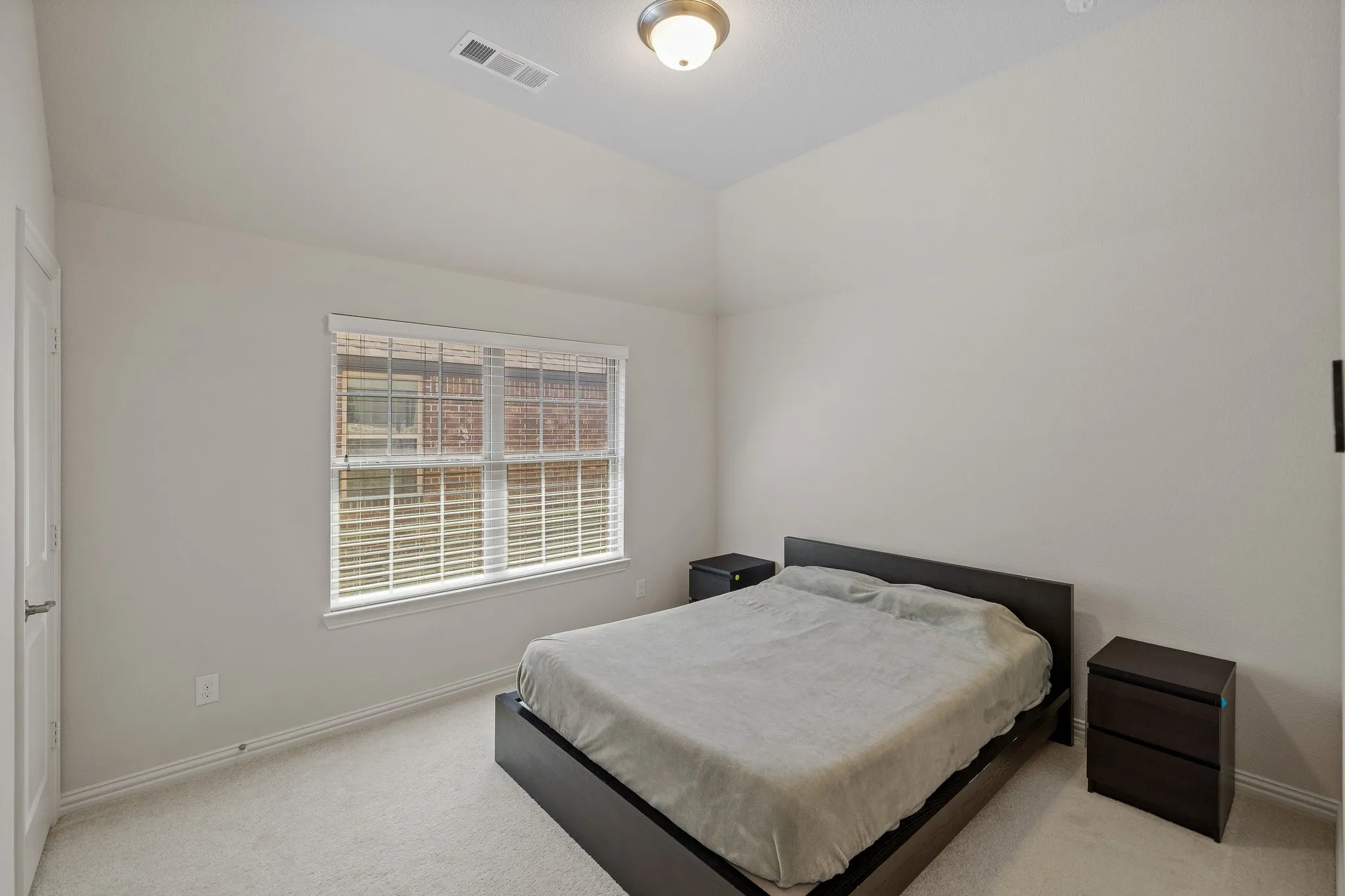 Single Family Residence For Sale in Denton County , 409 Palamedes Street, Lewisville, Texas 75056, 4 Bedroom, 4 Bathroom, 2 Garage spaces, 3,165 Sqft, built in 2016, Preowned, mls#21191938, Real Estate Agent in Lewisville, Homes For Sale in Denton county, Homes For Sale in Lewisville, Realtor in Lewisville Texas, Real Estate Brokerage Independent Realty Texas, Luminita Cordes Realtor