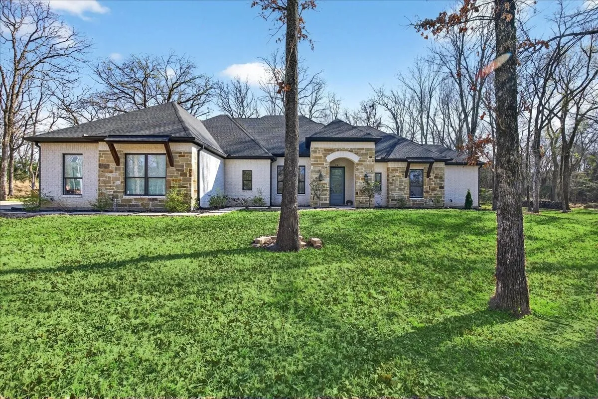 Single Family Residence For Sale in Kaufman County , 107 Oakbend Trail, Mabank, Texas 75147, 4 Bedroom, 3 Bathroom, 3 Garage spaces, 2,516 Sqft, built in 2022, Preowned, mls#21196171, Real Estate Agent in Mabank, Homes For Sale in Kaufman county, Homes For Sale in Mabank, Realtor in Mabank Texas, Real Estate Brokerage Independent Realty Texas, Luminita Cordes Realtor