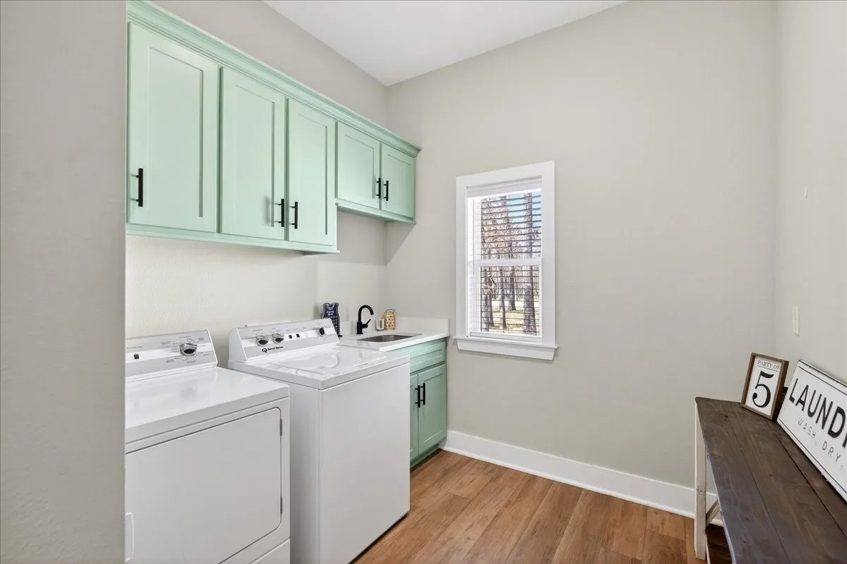 Single Family Residence For Sale in Kaufman County , 107 Oakbend Trail, Mabank, Texas 75147, 4 Bedroom, 3 Bathroom, 3 Garage spaces, 2,516 Sqft, built in 2022, Preowned, mls#21196171, Real Estate Agent in Mabank, Homes For Sale in Kaufman county, Homes For Sale in Mabank, Realtor in Mabank Texas, Real Estate Brokerage Independent Realty Texas, Luminita Cordes Realtor