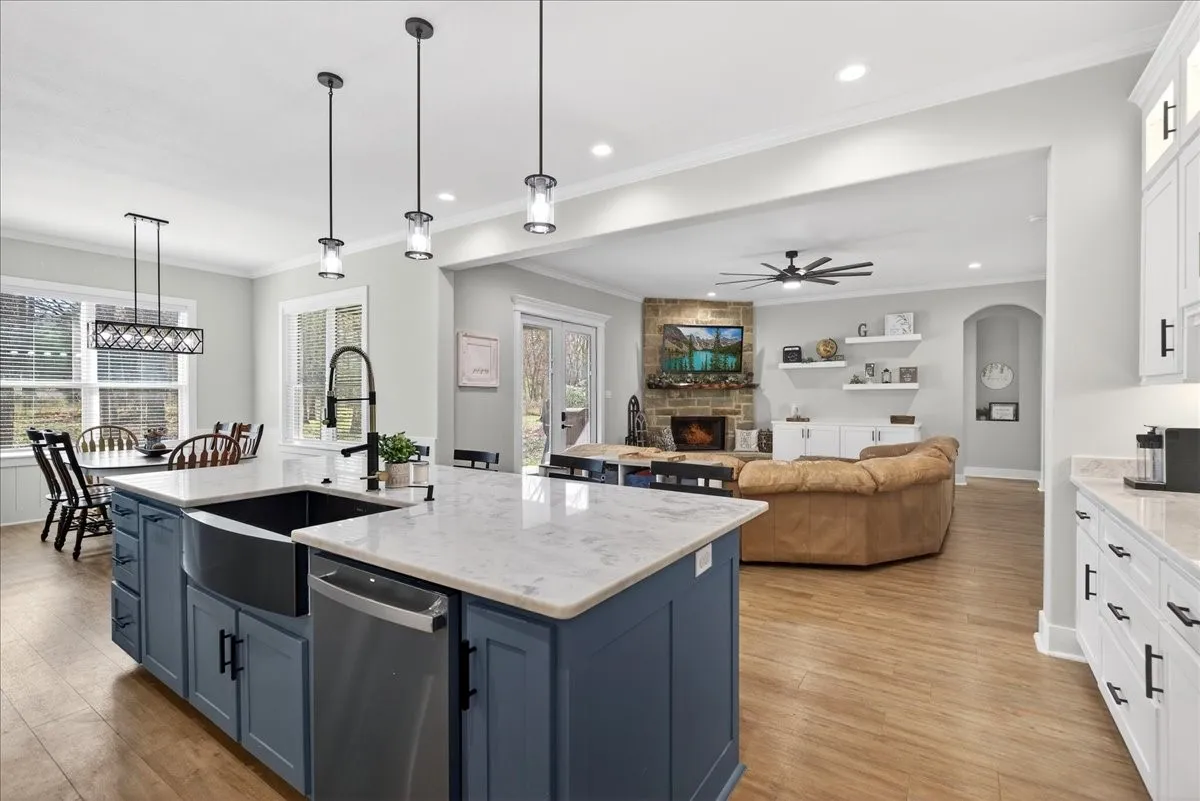 Single Family Residence For Sale in Kaufman County , 107 Oakbend Trail, Mabank, Texas 75147, 4 Bedroom, 3 Bathroom, 3 Garage spaces, 2,516 Sqft, built in 2022, Preowned, mls#21196171, Real Estate Agent in Mabank, Homes For Sale in Kaufman county, Homes For Sale in Mabank, Realtor in Mabank Texas, Real Estate Brokerage Independent Realty Texas, Luminita Cordes Realtor