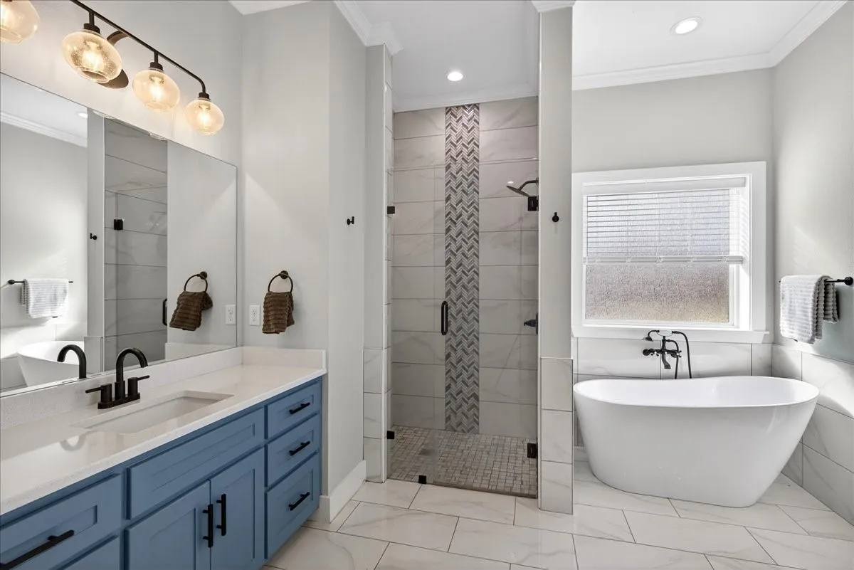 Single Family Residence For Sale in Kaufman County , 107 Oakbend Trail, Mabank, Texas 75147, 4 Bedroom, 3 Bathroom, 3 Garage spaces, 2,516 Sqft, built in 2022, Preowned, mls#21196171, Real Estate Agent in Mabank, Homes For Sale in Kaufman county, Homes For Sale in Mabank, Realtor in Mabank Texas, Real Estate Brokerage Independent Realty Texas, Luminita Cordes Realtor