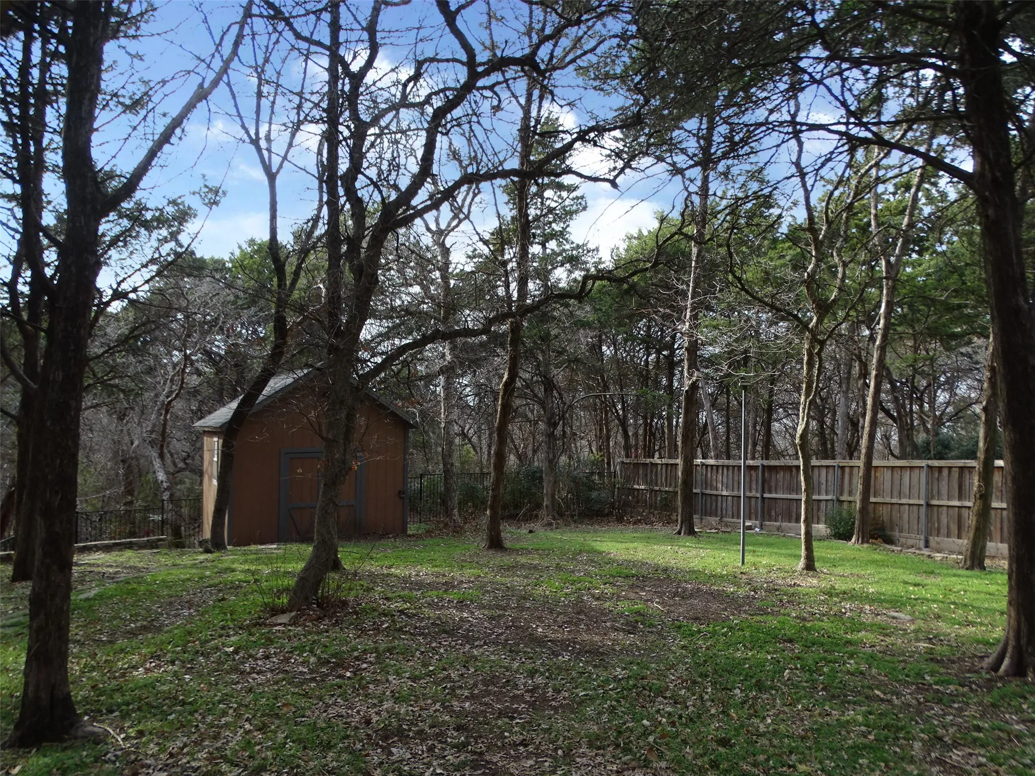 Single Family Residence For Sale in Dallas County , 909 Hickory Knob Circle, Cedar Hill, Texas 75104, 3 Bedroom, 3 Bathroom, 3 Garage spaces, 2,886 Sqft, built in 1990, Preowned, mls#21194850, Real Estate Agent in Cedar Hill, Homes For Sale in Dallas county, Homes For Sale in Cedar Hill, Realtor in Cedar Hill Texas, Real Estate Brokerage Independent Realty Texas, Luminita Cordes Realtor