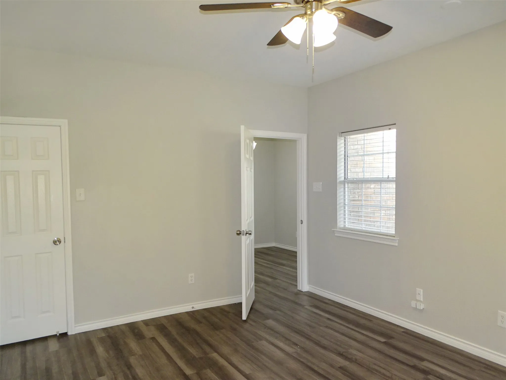 Single Family Residence For Sale in Dallas County , 909 Hickory Knob Circle, Cedar Hill, Texas 75104, 3 Bedroom, 3 Bathroom, 3 Garage spaces, 2,886 Sqft, built in 1990, Preowned, mls#21194850, Real Estate Agent in Cedar Hill, Homes For Sale in Dallas county, Homes For Sale in Cedar Hill, Realtor in Cedar Hill Texas, Real Estate Brokerage Independent Realty Texas, Luminita Cordes Realtor