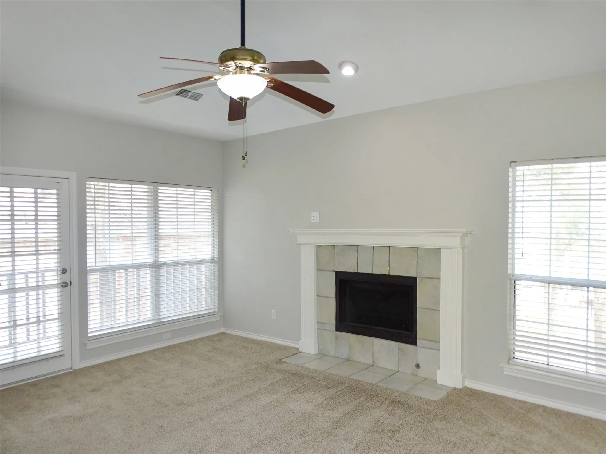 Single Family Residence For Sale in Dallas County , 909 Hickory Knob Circle, Cedar Hill, Texas 75104, 3 Bedroom, 3 Bathroom, 3 Garage spaces, 2,886 Sqft, built in 1990, Preowned, mls#21194850, Real Estate Agent in Cedar Hill, Homes For Sale in Dallas county, Homes For Sale in Cedar Hill, Realtor in Cedar Hill Texas, Real Estate Brokerage Independent Realty Texas, Luminita Cordes Realtor