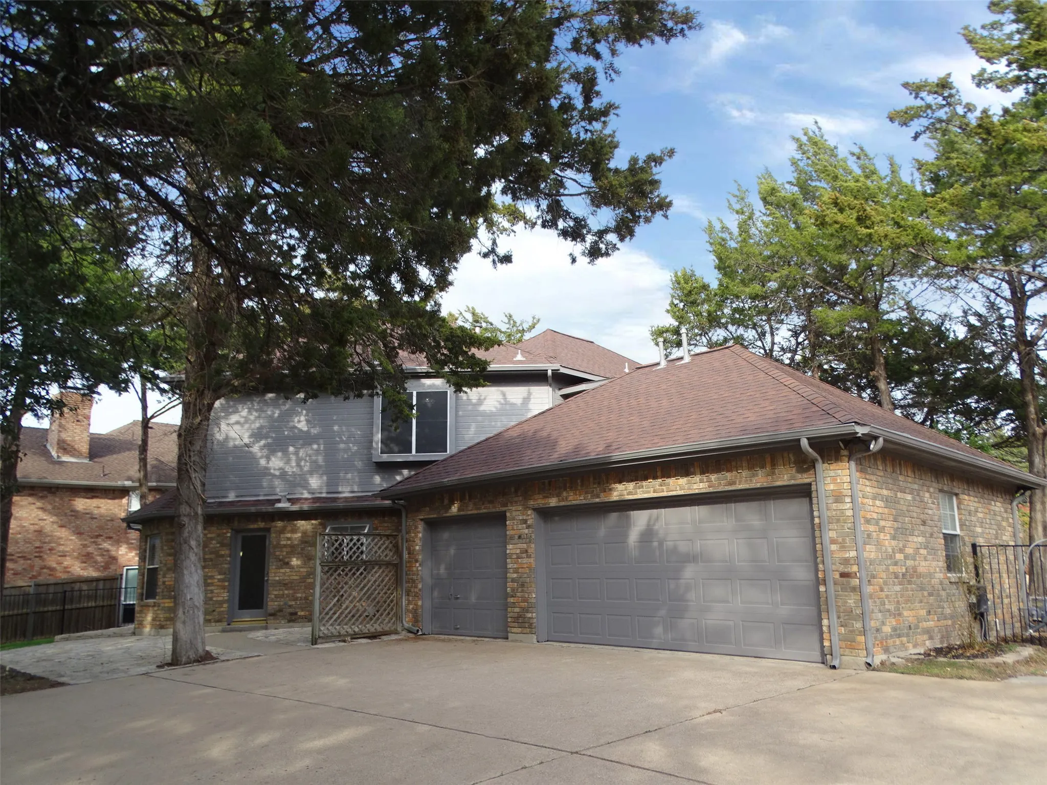 Single Family Residence For Sale in Dallas County , 909 Hickory Knob Circle, Cedar Hill, Texas 75104, 3 Bedroom, 3 Bathroom, 3 Garage spaces, 2,886 Sqft, built in 1990, Preowned, mls#21194850, Real Estate Agent in Cedar Hill, Homes For Sale in Dallas county, Homes For Sale in Cedar Hill, Realtor in Cedar Hill Texas, Real Estate Brokerage Independent Realty Texas, Luminita Cordes Realtor