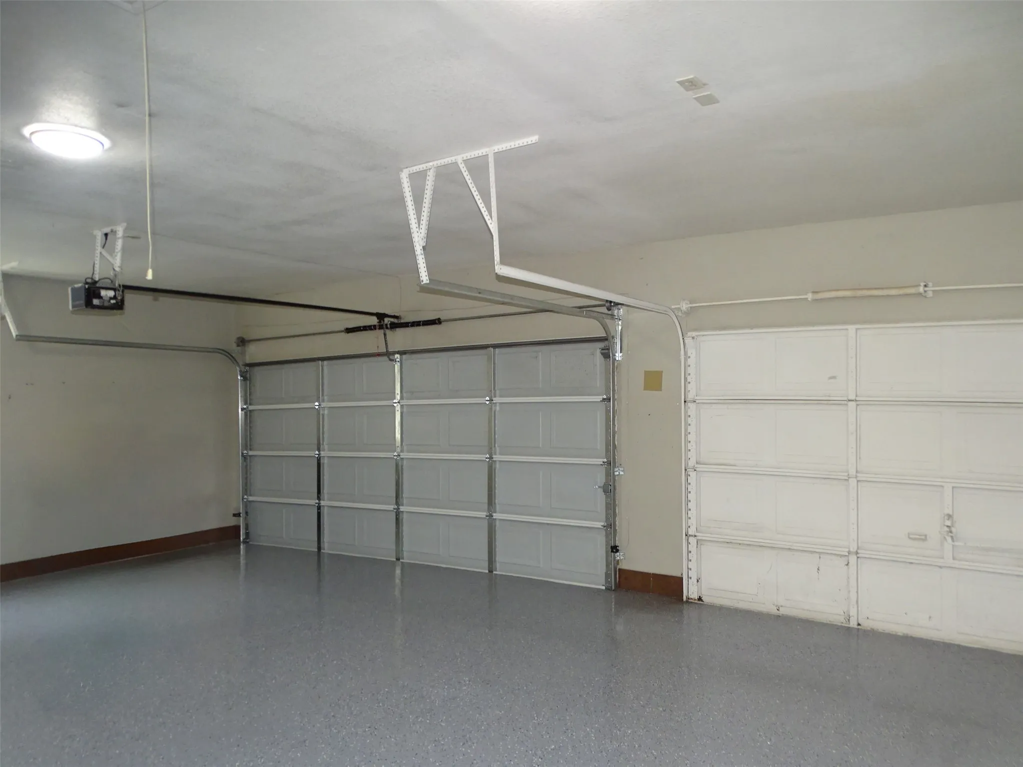 Single Family Residence For Sale in Dallas County , 909 Hickory Knob Circle, Cedar Hill, Texas 75104, 3 Bedroom, 3 Bathroom, 3 Garage spaces, 2,886 Sqft, built in 1990, Preowned, mls#21194850, Real Estate Agent in Cedar Hill, Homes For Sale in Dallas county, Homes For Sale in Cedar Hill, Realtor in Cedar Hill Texas, Real Estate Brokerage Independent Realty Texas, Luminita Cordes Realtor