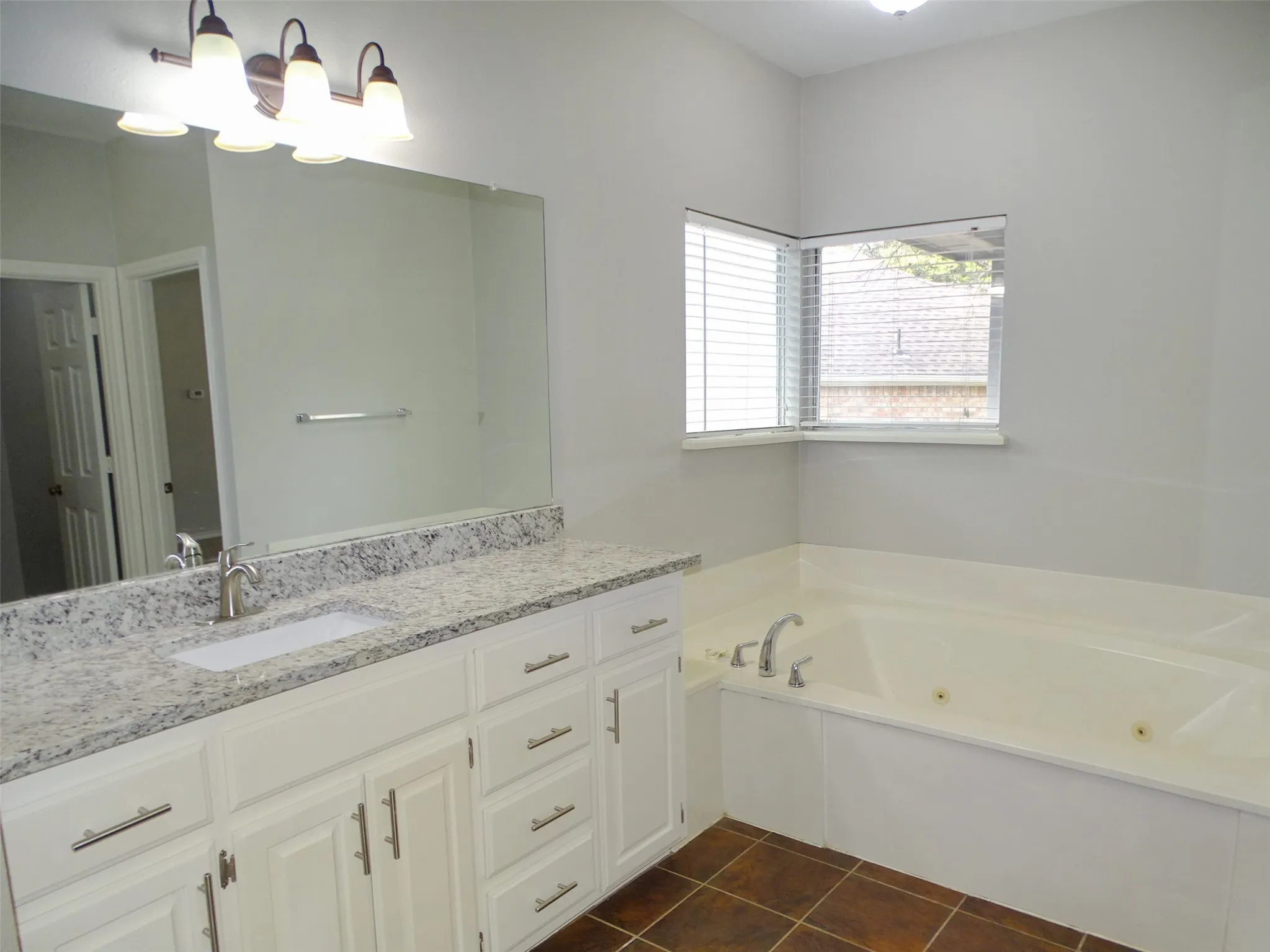 Single Family Residence For Sale in Dallas County , 909 Hickory Knob Circle, Cedar Hill, Texas 75104, 3 Bedroom, 3 Bathroom, 3 Garage spaces, 2,886 Sqft, built in 1990, Preowned, mls#21194850, Real Estate Agent in Cedar Hill, Homes For Sale in Dallas county, Homes For Sale in Cedar Hill, Realtor in Cedar Hill Texas, Real Estate Brokerage Independent Realty Texas, Luminita Cordes Realtor