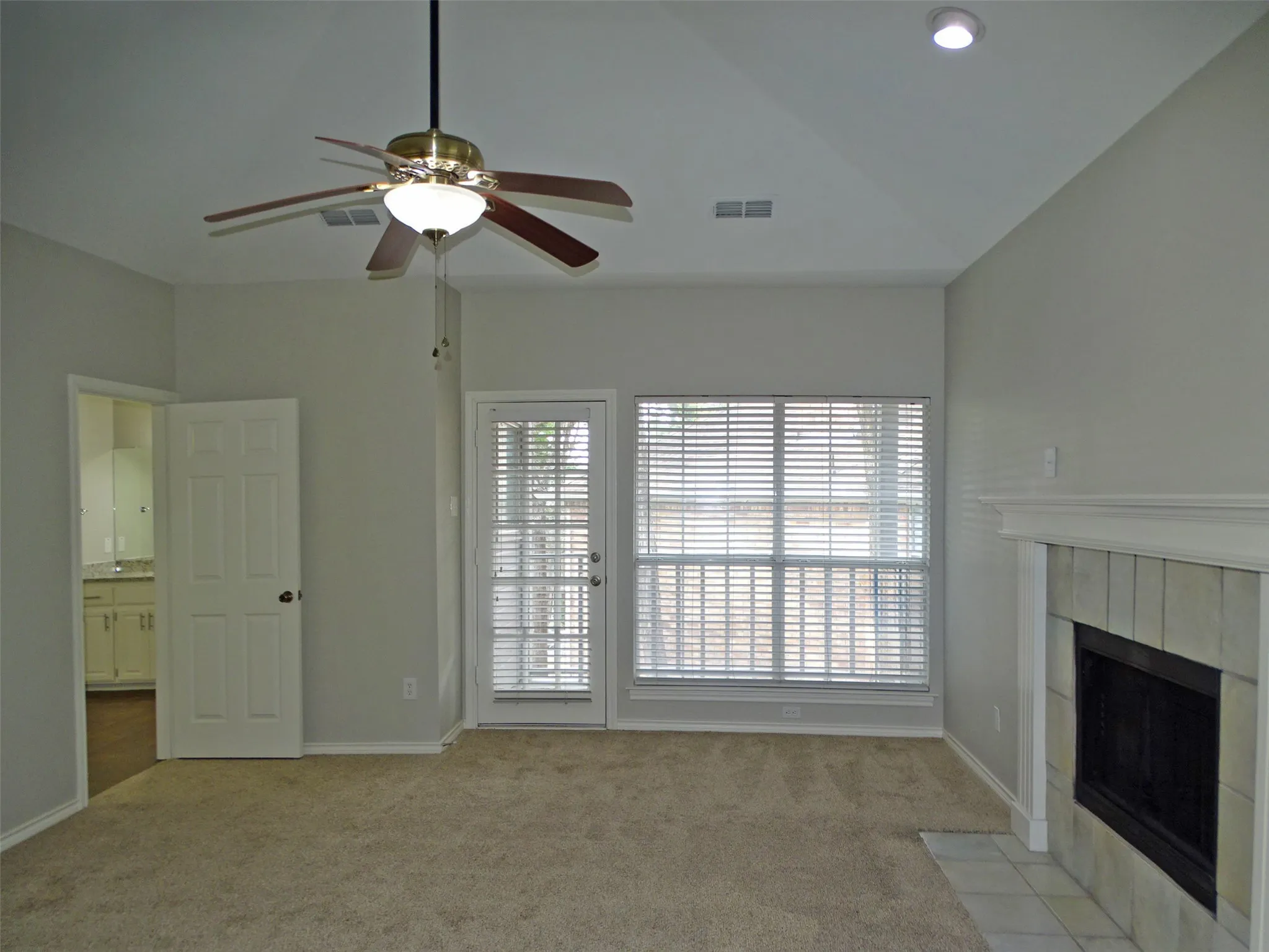 Single Family Residence For Sale in Dallas County , 909 Hickory Knob Circle, Cedar Hill, Texas 75104, 3 Bedroom, 3 Bathroom, 3 Garage spaces, 2,886 Sqft, built in 1990, Preowned, mls#21194850, Real Estate Agent in Cedar Hill, Homes For Sale in Dallas county, Homes For Sale in Cedar Hill, Realtor in Cedar Hill Texas, Real Estate Brokerage Independent Realty Texas, Luminita Cordes Realtor