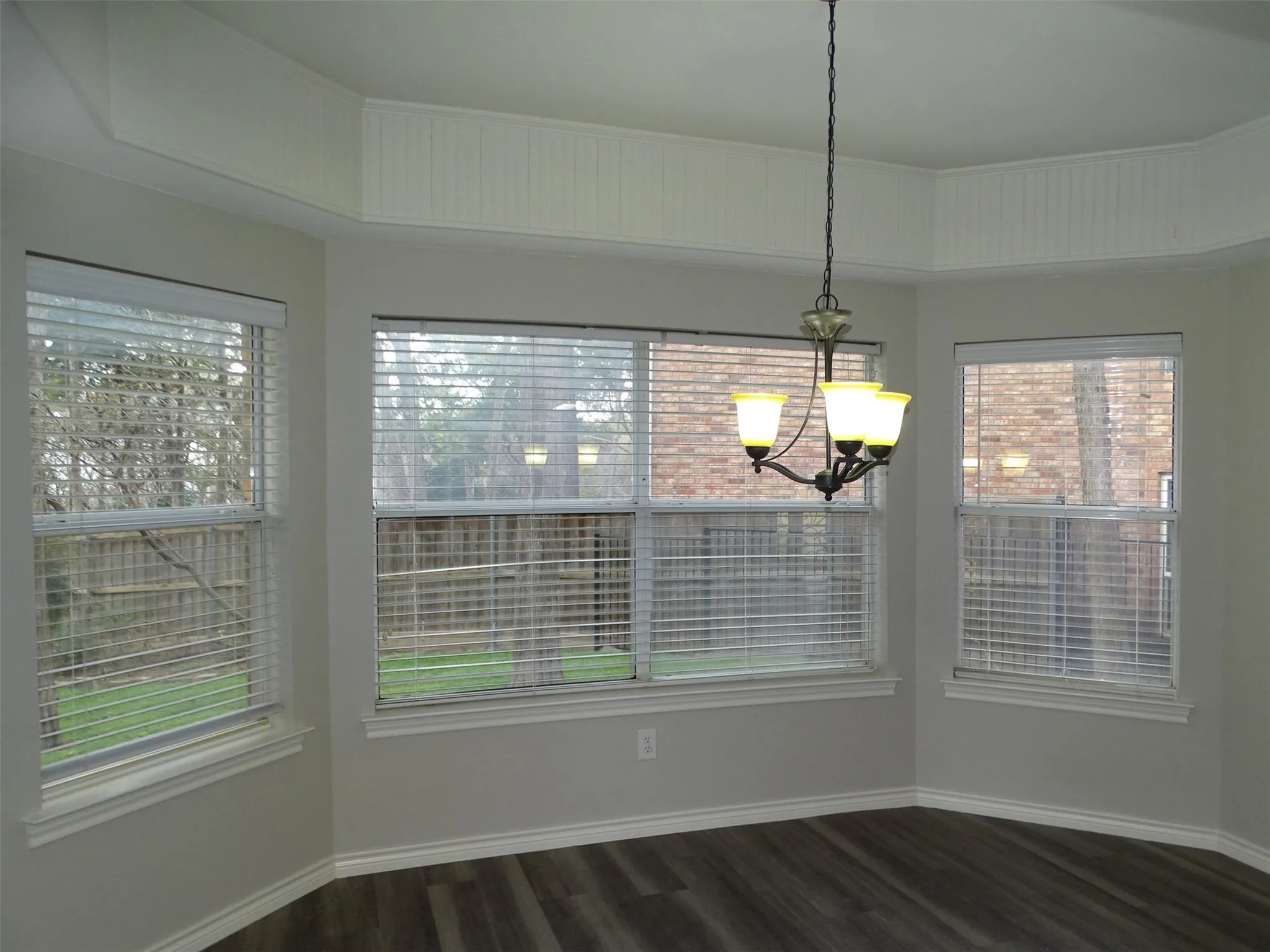 Single Family Residence For Sale in Dallas County , 909 Hickory Knob Circle, Cedar Hill, Texas 75104, 3 Bedroom, 3 Bathroom, 3 Garage spaces, 2,886 Sqft, built in 1990, Preowned, mls#21194850, Real Estate Agent in Cedar Hill, Homes For Sale in Dallas county, Homes For Sale in Cedar Hill, Realtor in Cedar Hill Texas, Real Estate Brokerage Independent Realty Texas, Luminita Cordes Realtor