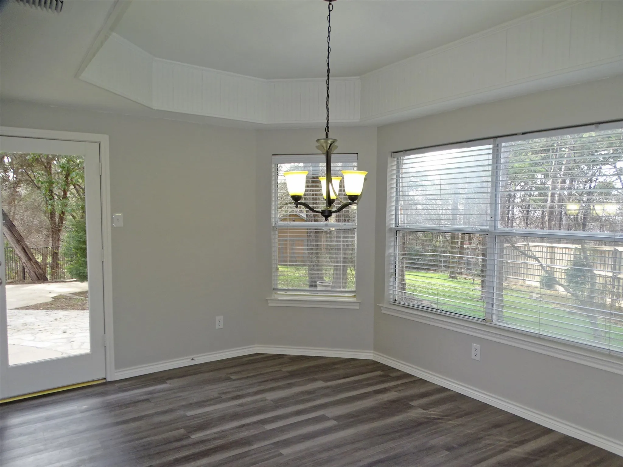 Single Family Residence For Sale in Dallas County , 909 Hickory Knob Circle, Cedar Hill, Texas 75104, 3 Bedroom, 3 Bathroom, 3 Garage spaces, 2,886 Sqft, built in 1990, Preowned, mls#21194850, Real Estate Agent in Cedar Hill, Homes For Sale in Dallas county, Homes For Sale in Cedar Hill, Realtor in Cedar Hill Texas, Real Estate Brokerage Independent Realty Texas, Luminita Cordes Realtor