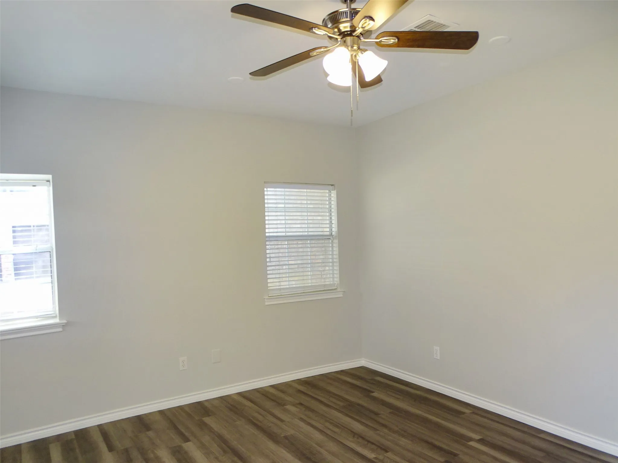 Single Family Residence For Sale in Dallas County , 909 Hickory Knob Circle, Cedar Hill, Texas 75104, 3 Bedroom, 3 Bathroom, 3 Garage spaces, 2,886 Sqft, built in 1990, Preowned, mls#21194850, Real Estate Agent in Cedar Hill, Homes For Sale in Dallas county, Homes For Sale in Cedar Hill, Realtor in Cedar Hill Texas, Real Estate Brokerage Independent Realty Texas, Luminita Cordes Realtor