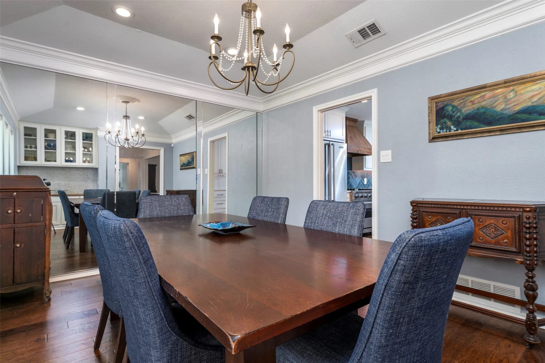 Single Family Residence For Sale in Tarrant County , 1509 Riverview Drive, Arlington, Texas 76012, 4 Bedroom, 4 Bathroom, 2 Garage spaces, 3,429 Sqft, built in 1976, Preowned, Price $650,000, mls#21196657, Real Estate Agent in Arlington, Homes For Sale in Tarrant county, Homes For Sale in Arlington, Realtor in Arlington Texas, Real Estate Brokerage Independent Realty Texas, Luminita Cordes Realtor