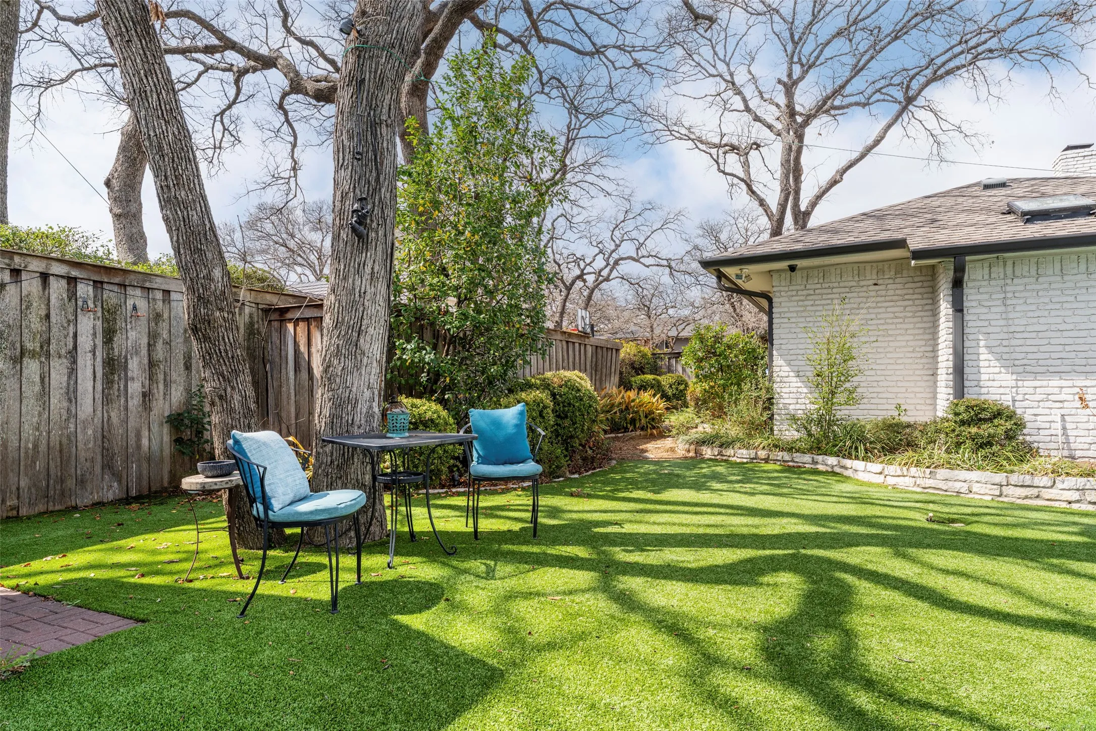 Single Family Residence For Sale in Tarrant County , 1509 Riverview Drive, Arlington, Texas 76012, 4 Bedroom, 4 Bathroom, 2 Garage spaces, 3,429 Sqft, built in 1976, Preowned, Price $650,000, mls#21196657, Real Estate Agent in Arlington, Homes For Sale in Tarrant county, Homes For Sale in Arlington, Realtor in Arlington Texas, Real Estate Brokerage Independent Realty Texas, Luminita Cordes Realtor