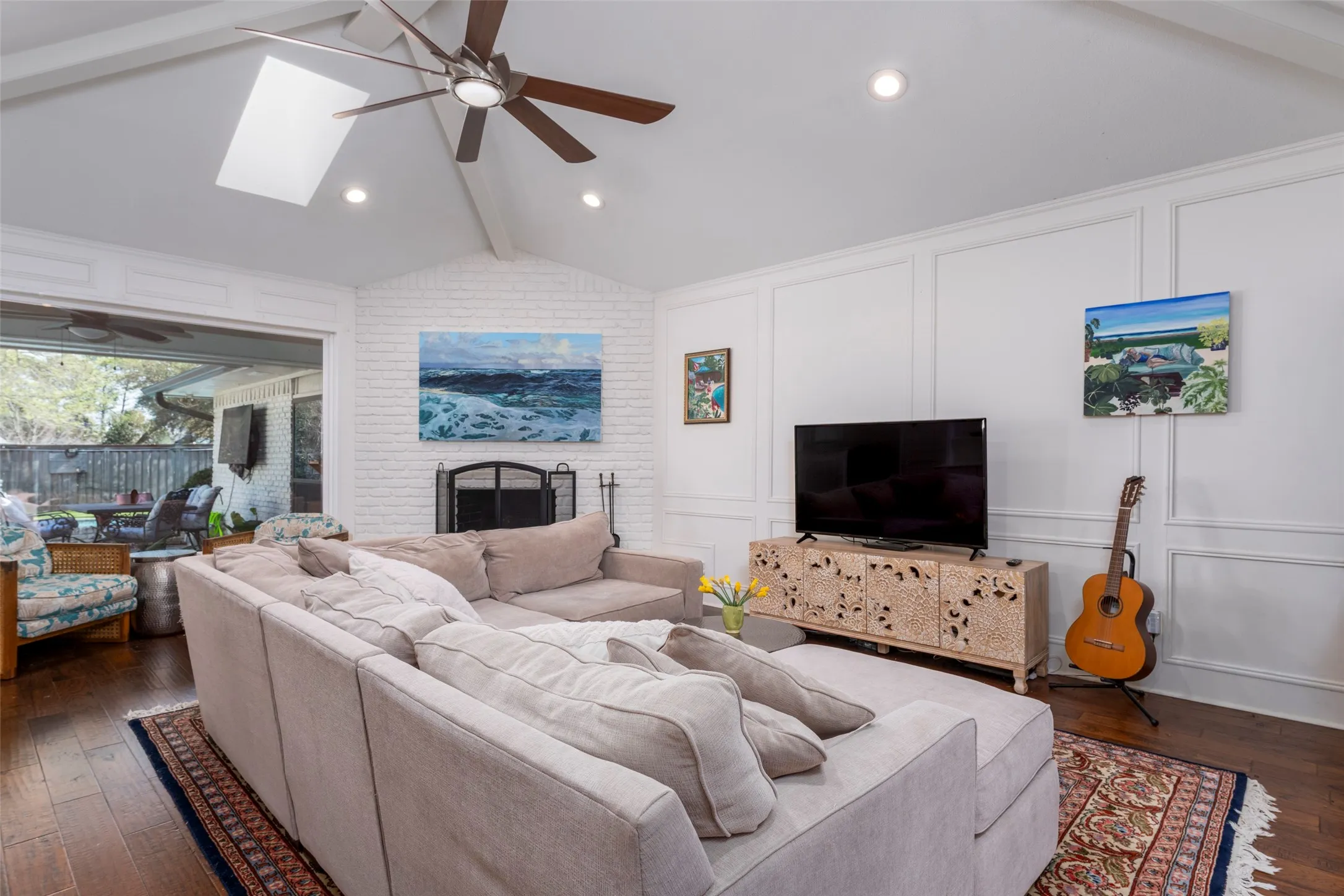 Single Family Residence For Sale in Tarrant County , 1509 Riverview Drive, Arlington, Texas 76012, 4 Bedroom, 4 Bathroom, 2 Garage spaces, 3,429 Sqft, built in 1976, Preowned, Price $650,000, mls#21196657, Real Estate Agent in Arlington, Homes For Sale in Tarrant county, Homes For Sale in Arlington, Realtor in Arlington Texas, Real Estate Brokerage Independent Realty Texas, Luminita Cordes Realtor