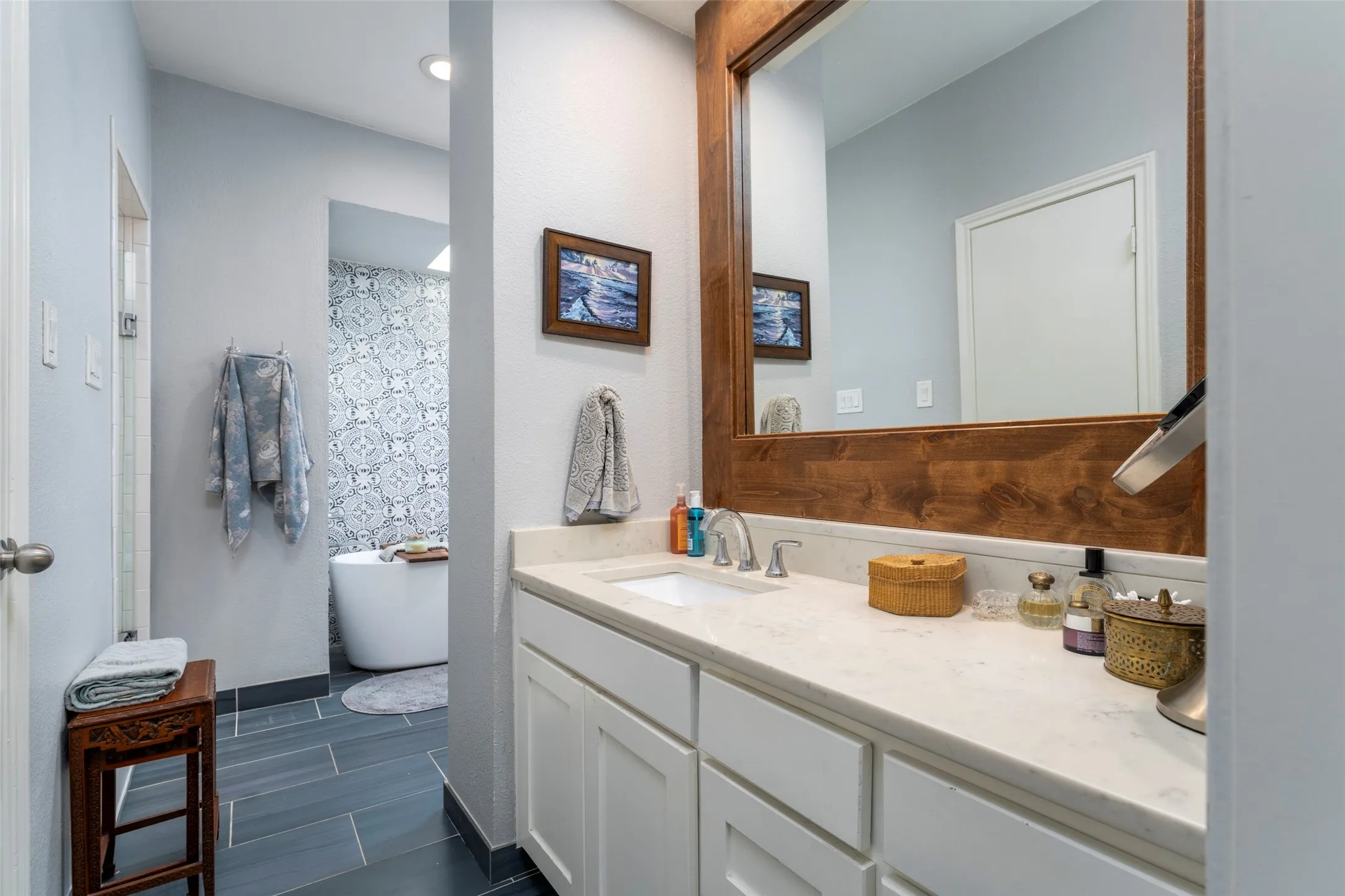 Single Family Residence For Sale in Tarrant County , 1509 Riverview Drive, Arlington, Texas 76012, 4 Bedroom, 4 Bathroom, 2 Garage spaces, 3,429 Sqft, built in 1976, Preowned, Price $650,000, mls#21196657, Real Estate Agent in Arlington, Homes For Sale in Tarrant county, Homes For Sale in Arlington, Realtor in Arlington Texas, Real Estate Brokerage Independent Realty Texas, Luminita Cordes Realtor