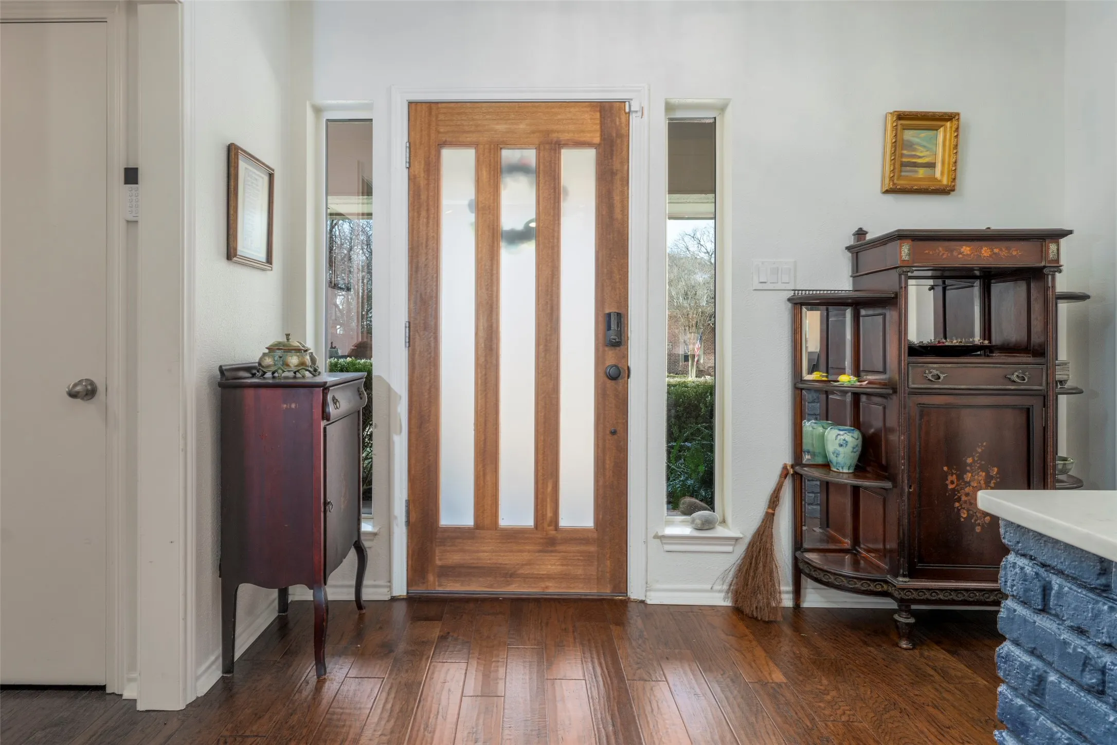 Single Family Residence For Sale in Tarrant County , 1509 Riverview Drive, Arlington, Texas 76012, 4 Bedroom, 4 Bathroom, 2 Garage spaces, 3,429 Sqft, built in 1976, Preowned, Price $650,000, mls#21196657, Real Estate Agent in Arlington, Homes For Sale in Tarrant county, Homes For Sale in Arlington, Realtor in Arlington Texas, Real Estate Brokerage Independent Realty Texas, Luminita Cordes Realtor