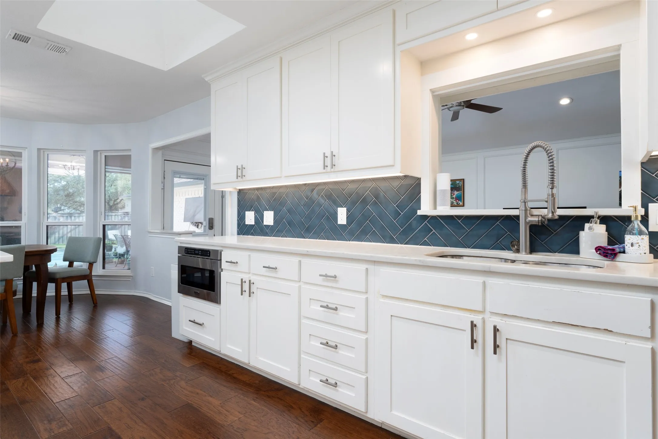 Single Family Residence For Sale in Tarrant County , 1509 Riverview Drive, Arlington, Texas 76012, 4 Bedroom, 4 Bathroom, 2 Garage spaces, 3,429 Sqft, built in 1976, Preowned, Price $650,000, mls#21196657, Real Estate Agent in Arlington, Homes For Sale in Tarrant county, Homes For Sale in Arlington, Realtor in Arlington Texas, Real Estate Brokerage Independent Realty Texas, Luminita Cordes Realtor
