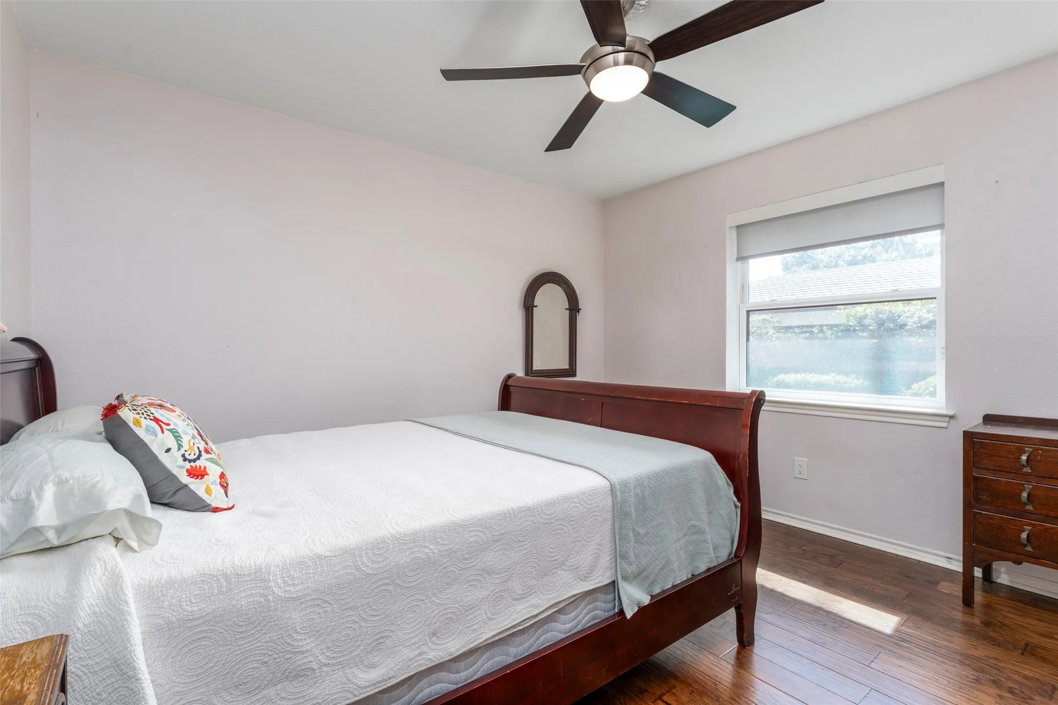 Single Family Residence For Sale in Tarrant County , 1509 Riverview Drive, Arlington, Texas 76012, 4 Bedroom, 4 Bathroom, 2 Garage spaces, 3,429 Sqft, built in 1976, Preowned, Price $650,000, mls#21196657, Real Estate Agent in Arlington, Homes For Sale in Tarrant county, Homes For Sale in Arlington, Realtor in Arlington Texas, Real Estate Brokerage Independent Realty Texas, Luminita Cordes Realtor