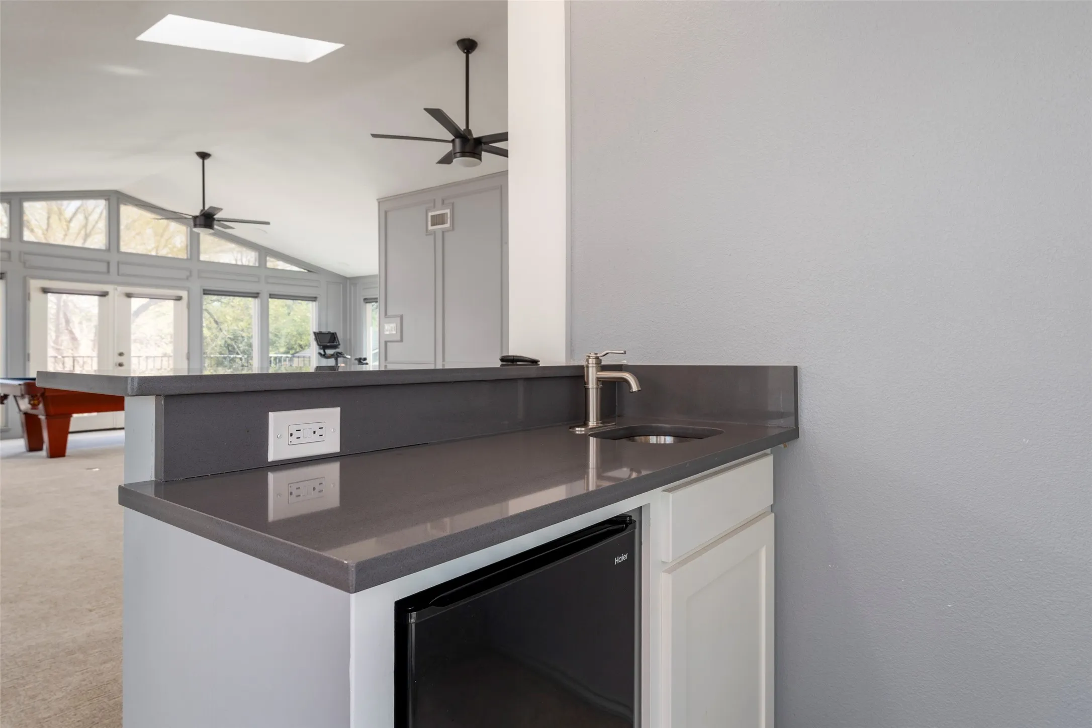Single Family Residence For Sale in Tarrant County , 1509 Riverview Drive, Arlington, Texas 76012, 4 Bedroom, 4 Bathroom, 2 Garage spaces, 3,429 Sqft, built in 1976, Preowned, Price $650,000, mls#21196657, Real Estate Agent in Arlington, Homes For Sale in Tarrant county, Homes For Sale in Arlington, Realtor in Arlington Texas, Real Estate Brokerage Independent Realty Texas, Luminita Cordes Realtor