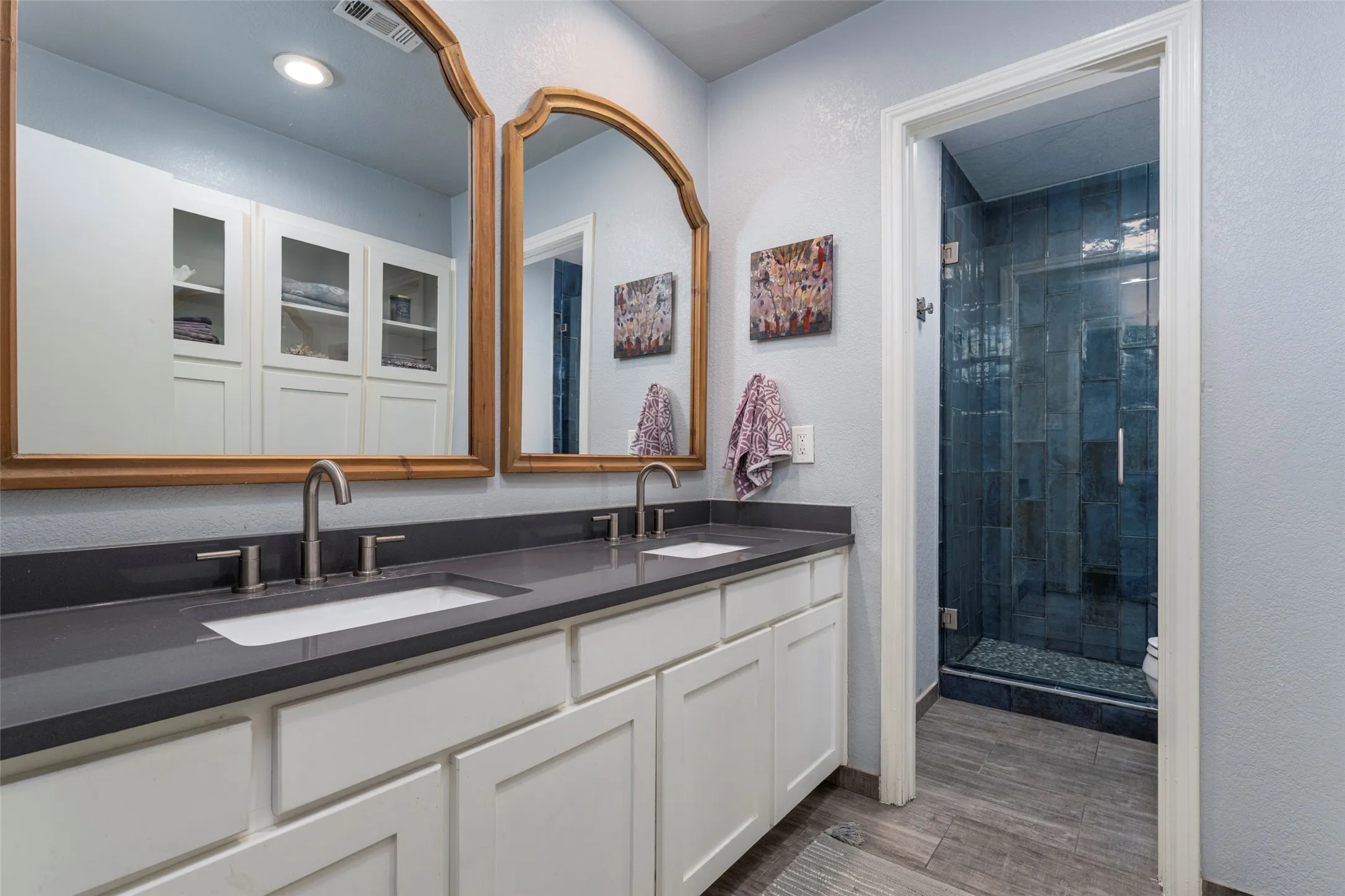 Single Family Residence For Sale in Tarrant County , 1509 Riverview Drive, Arlington, Texas 76012, 4 Bedroom, 4 Bathroom, 2 Garage spaces, 3,429 Sqft, built in 1976, Preowned, Price $650,000, mls#21196657, Real Estate Agent in Arlington, Homes For Sale in Tarrant county, Homes For Sale in Arlington, Realtor in Arlington Texas, Real Estate Brokerage Independent Realty Texas, Luminita Cordes Realtor