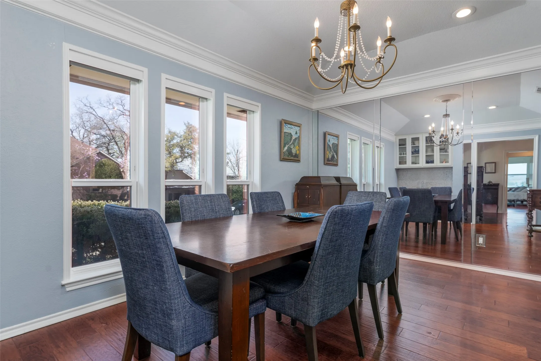 Single Family Residence For Sale in Tarrant County , 1509 Riverview Drive, Arlington, Texas 76012, 4 Bedroom, 4 Bathroom, 2 Garage spaces, 3,429 Sqft, built in 1976, Preowned, Price $650,000, mls#21196657, Real Estate Agent in Arlington, Homes For Sale in Tarrant county, Homes For Sale in Arlington, Realtor in Arlington Texas, Real Estate Brokerage Independent Realty Texas, Luminita Cordes Realtor