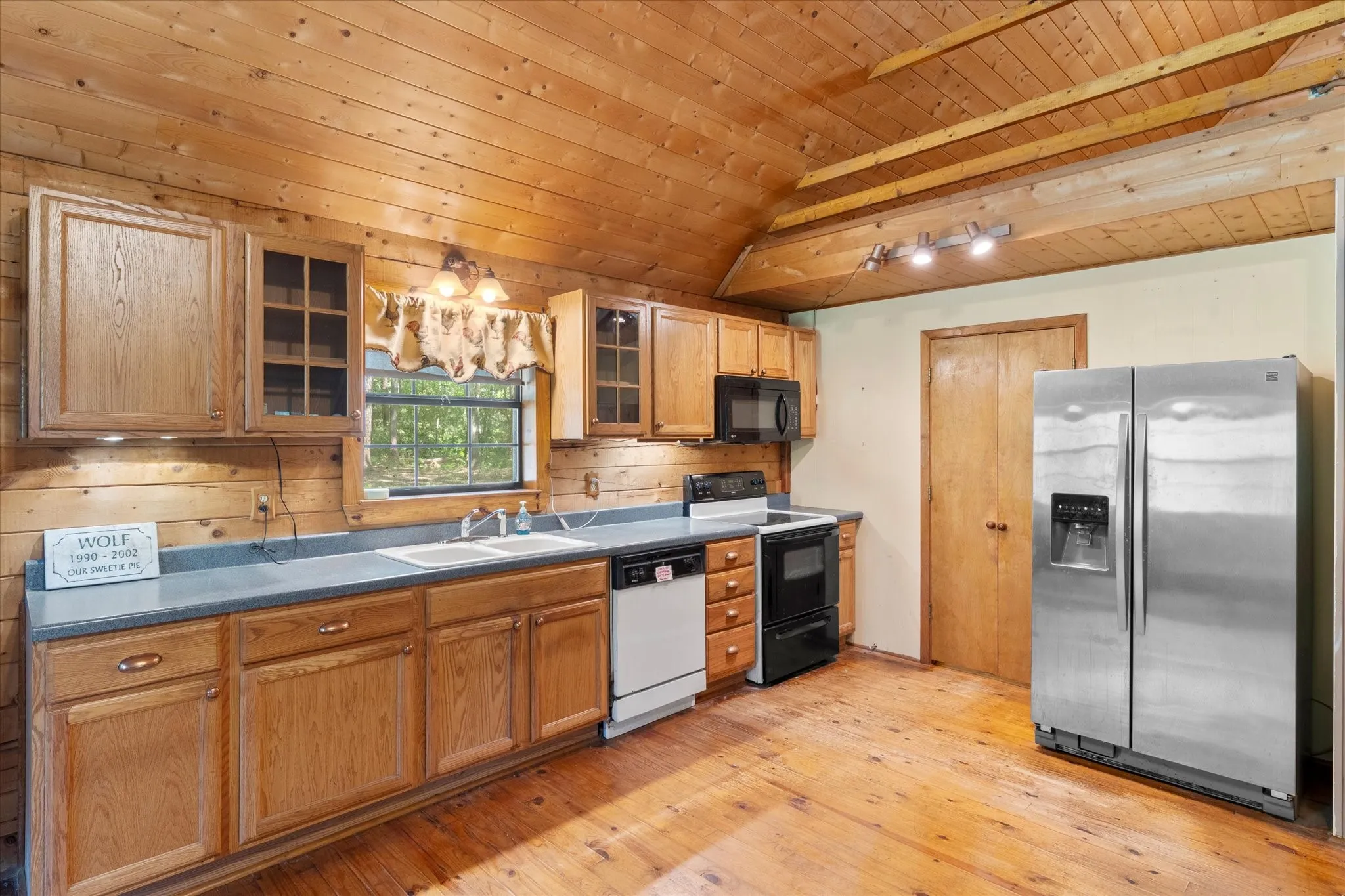 Single Family Residence For Sale in Wood County , 229 County Road 4554, Winnsboro, Texas 75494, 2 Bedrooms, 2 Bathrooms, Garage spaces, 1,488 Sqft, built in 1994, Preowned, Price $315,000, mls#21194146, Real Estate Agent in Winnsboro, Homes For Sale in Wood county, Homes For Sale in Winnsboro, Realtor in Winnsboro Texas, Real Estate Brokerage Independent Realty Texas, Luminita Cordes Realtor