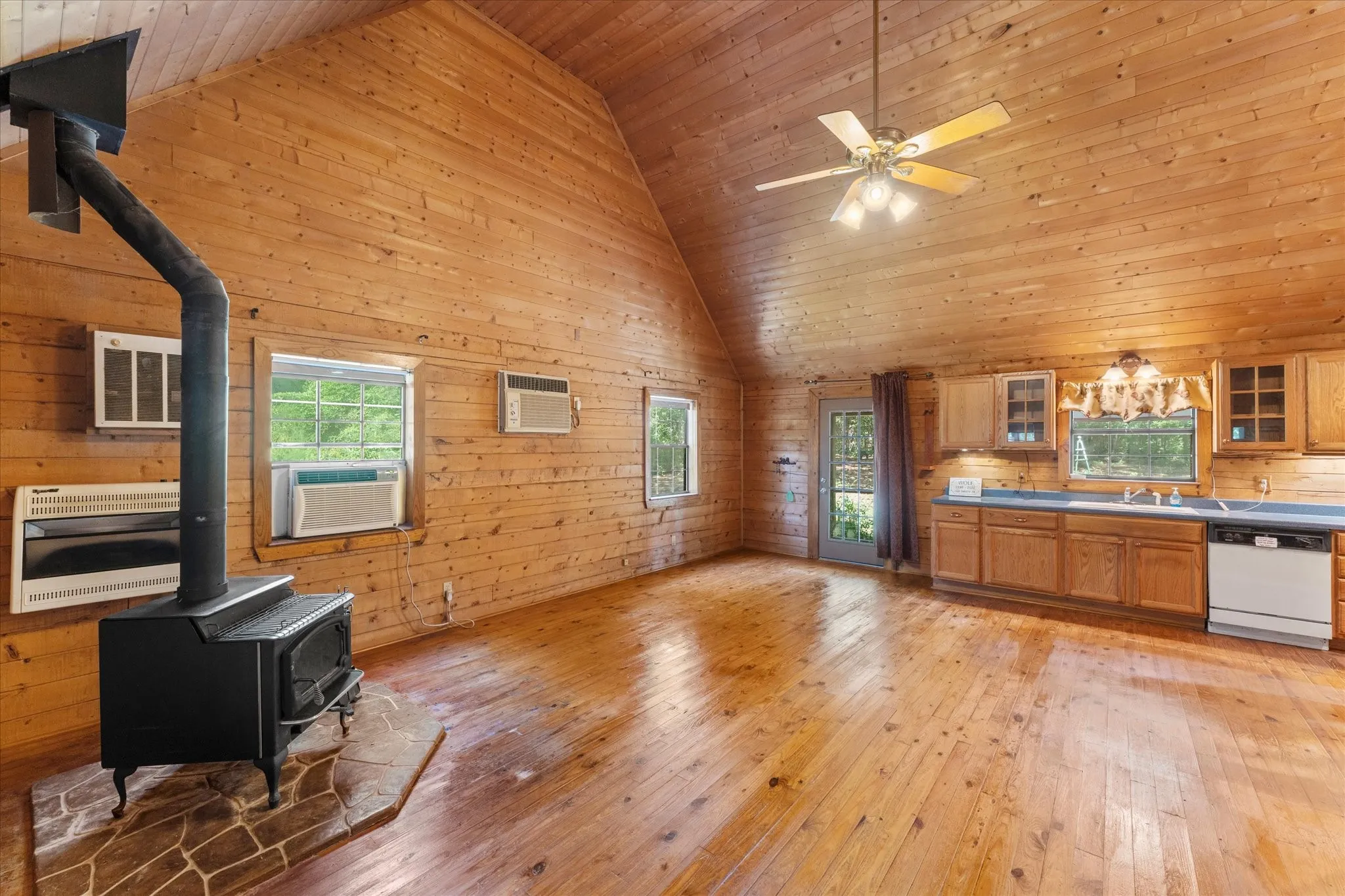 Single Family Residence For Sale in Wood County , 229 County Road 4554, Winnsboro, Texas 75494, 2 Bedrooms, 2 Bathrooms, Garage spaces, 1,488 Sqft, built in 1994, Preowned, Price $315,000, mls#21194146, Real Estate Agent in Winnsboro, Homes For Sale in Wood county, Homes For Sale in Winnsboro, Realtor in Winnsboro Texas, Real Estate Brokerage Independent Realty Texas, Luminita Cordes Realtor