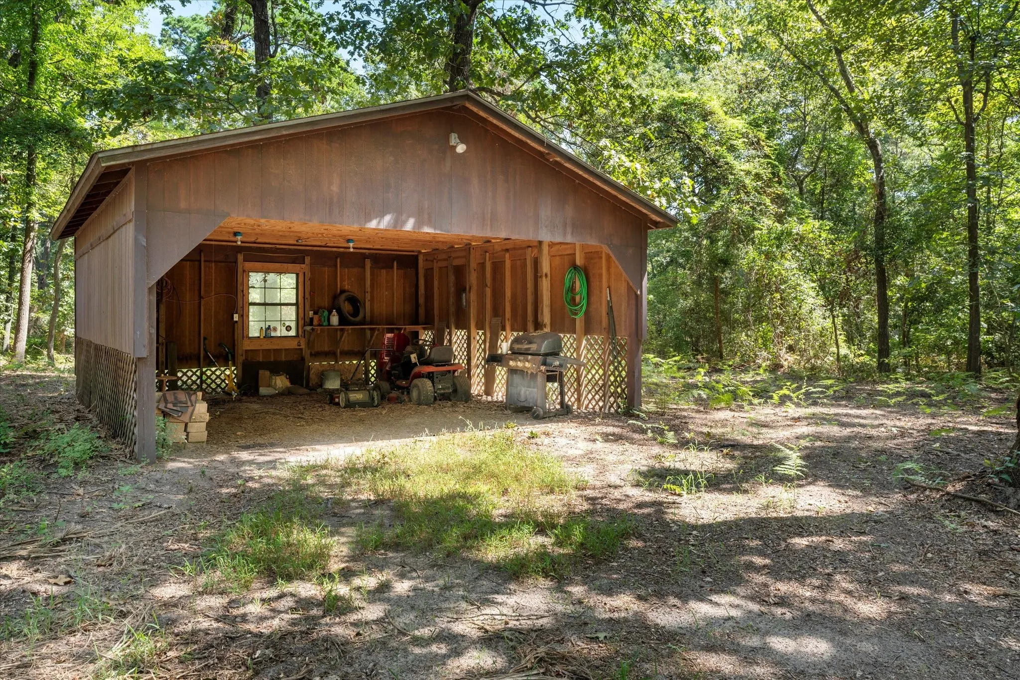 Single Family Residence For Sale in Wood County , 229 County Road 4554, Winnsboro, Texas 75494, 2 Bedrooms, 2 Bathrooms, Garage spaces, 1,488 Sqft, built in 1994, Preowned, Price $315,000, mls#21194146, Real Estate Agent in Winnsboro, Homes For Sale in Wood county, Homes For Sale in Winnsboro, Realtor in Winnsboro Texas, Real Estate Brokerage Independent Realty Texas, Luminita Cordes Realtor