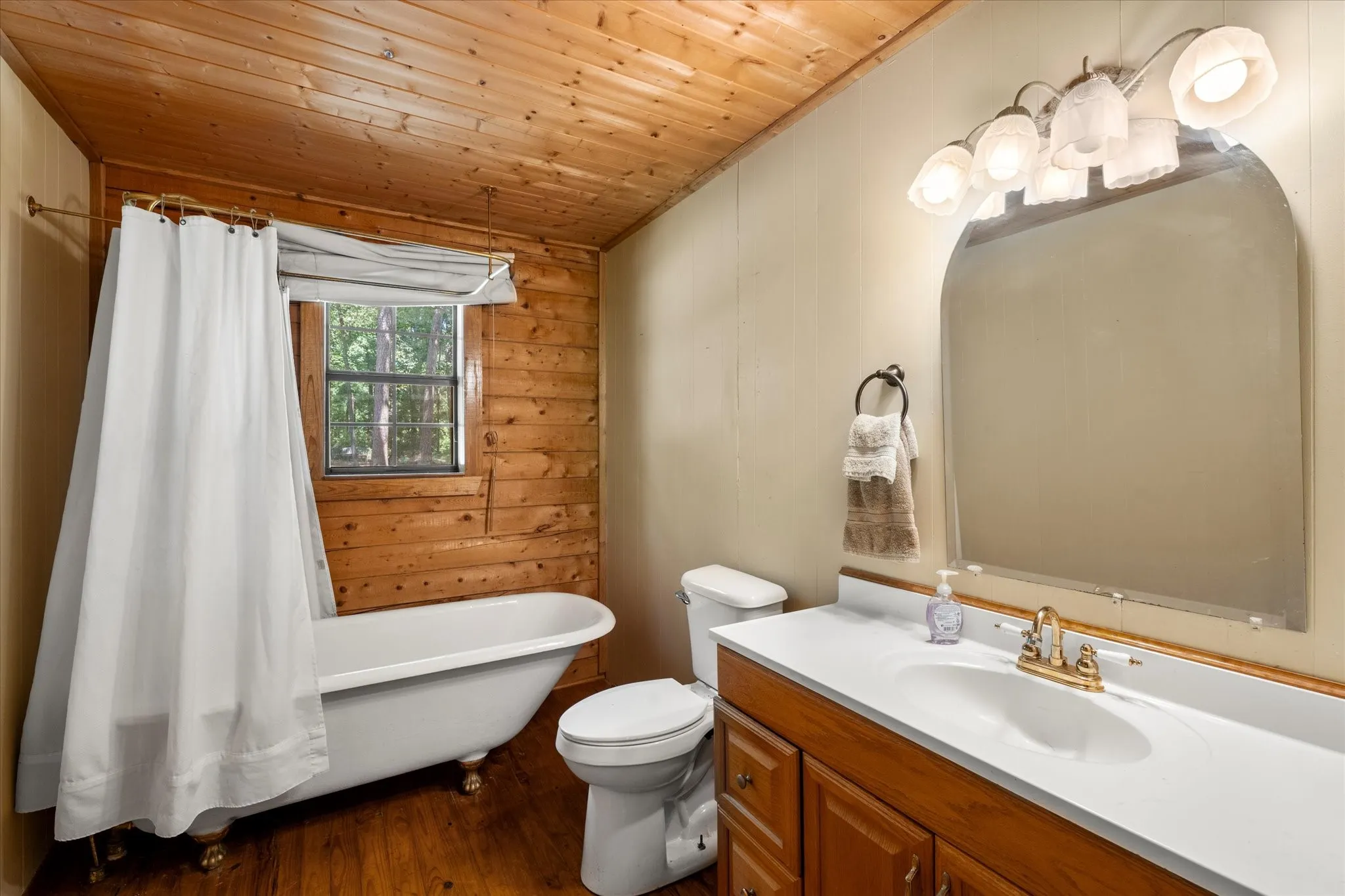 Single Family Residence For Sale in Wood County , 229 County Road 4554, Winnsboro, Texas 75494, 2 Bedrooms, 2 Bathrooms, Garage spaces, 1,488 Sqft, built in 1994, Preowned, Price $315,000, mls#21194146, Real Estate Agent in Winnsboro, Homes For Sale in Wood county, Homes For Sale in Winnsboro, Realtor in Winnsboro Texas, Real Estate Brokerage Independent Realty Texas, Luminita Cordes Realtor