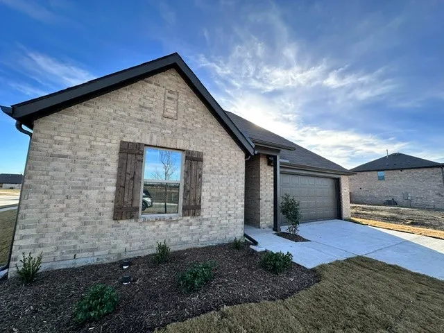 Single Family Residence For Rent in Grayson County , 509 Brook View Drive, Van Alstyne, Texas 75495, 4 Bedroom, 3 Bathroom, 2 Garage spaces, 1,798 Sqft, built in 2023, Preowned, mls#21196847, Real Estate Agent in Van Alstyne, Homes For Rent in Grayson county, Homes For Rent in Van Alstyne, Realtor in Van Alstyne Texas, Real Estate Brokerage Independent Realty Texas, Luminita Cordes Realtor