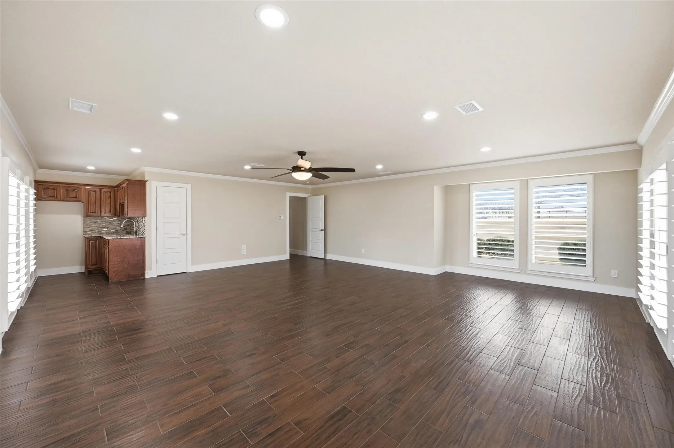 Single Family Residence For Sale in Tarrant County , 7401 Bent Trail, Mansfield, Texas 76063, 4 Bedroom, 3 Bathroom, Garage spaces, 3,490 Sqft, built in 1987, Preowned, mls#21196156, Real Estate Agent in Mansfield, Homes For Sale in Tarrant county, Homes For Sale in Mansfield, Realtor in Mansfield Texas, Real Estate Brokerage Independent Realty Texas, Luminita Cordes Realtor