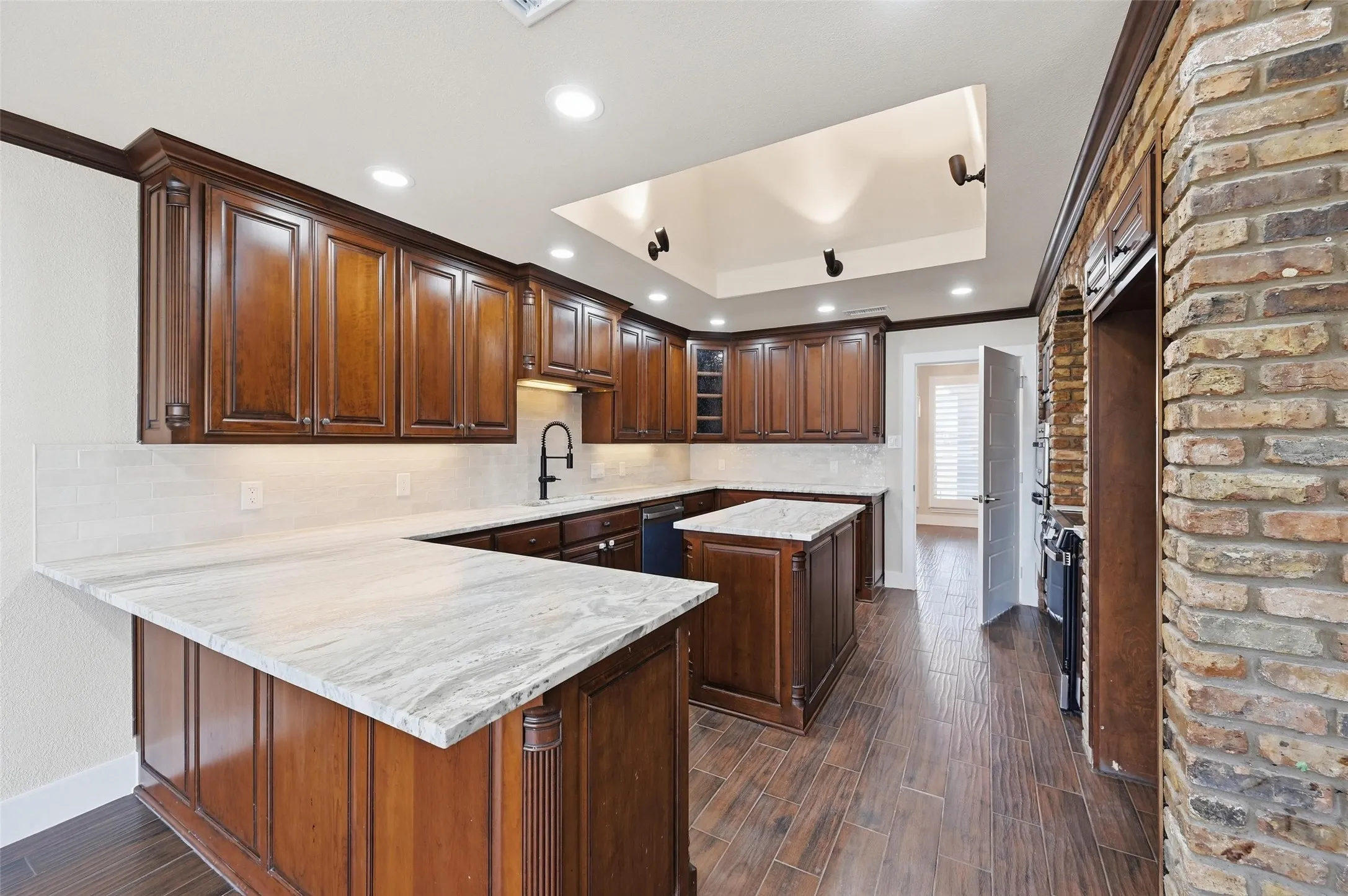 Single Family Residence For Sale in Tarrant County , 7401 Bent Trail, Mansfield, Texas 76063, 4 Bedroom, 3 Bathroom, Garage spaces, 3,490 Sqft, built in 1987, Preowned, mls#21196156, Real Estate Agent in Mansfield, Homes For Sale in Tarrant county, Homes For Sale in Mansfield, Realtor in Mansfield Texas, Real Estate Brokerage Independent Realty Texas, Luminita Cordes Realtor