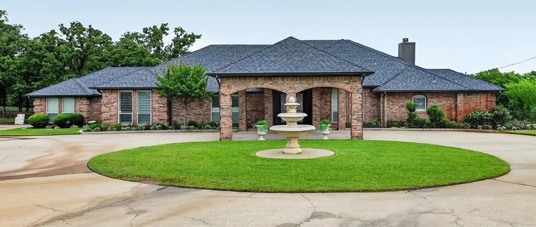 Single Family Residence For Sale in Tarrant County , 7401 Bent Trail, Mansfield, Texas 76063, 4 Bedroom, 3 Bathroom, Garage spaces, 3,490 Sqft, built in 1987, Preowned, mls#21196156, Real Estate Agent in Mansfield, Homes For Sale in Tarrant county, Homes For Sale in Mansfield, Realtor in Mansfield Texas, Real Estate Brokerage Independent Realty Texas, Luminita Cordes Realtor