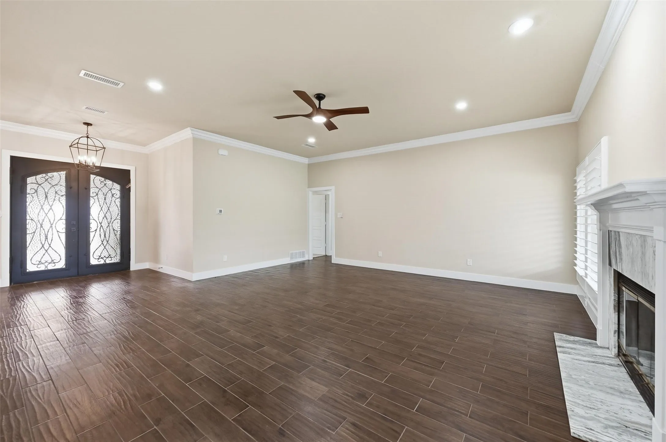 Single Family Residence For Sale in Tarrant County , 7401 Bent Trail, Mansfield, Texas 76063, 4 Bedroom, 3 Bathroom, Garage spaces, 3,490 Sqft, built in 1987, Preowned, mls#21196156, Real Estate Agent in Mansfield, Homes For Sale in Tarrant county, Homes For Sale in Mansfield, Realtor in Mansfield Texas, Real Estate Brokerage Independent Realty Texas, Luminita Cordes Realtor