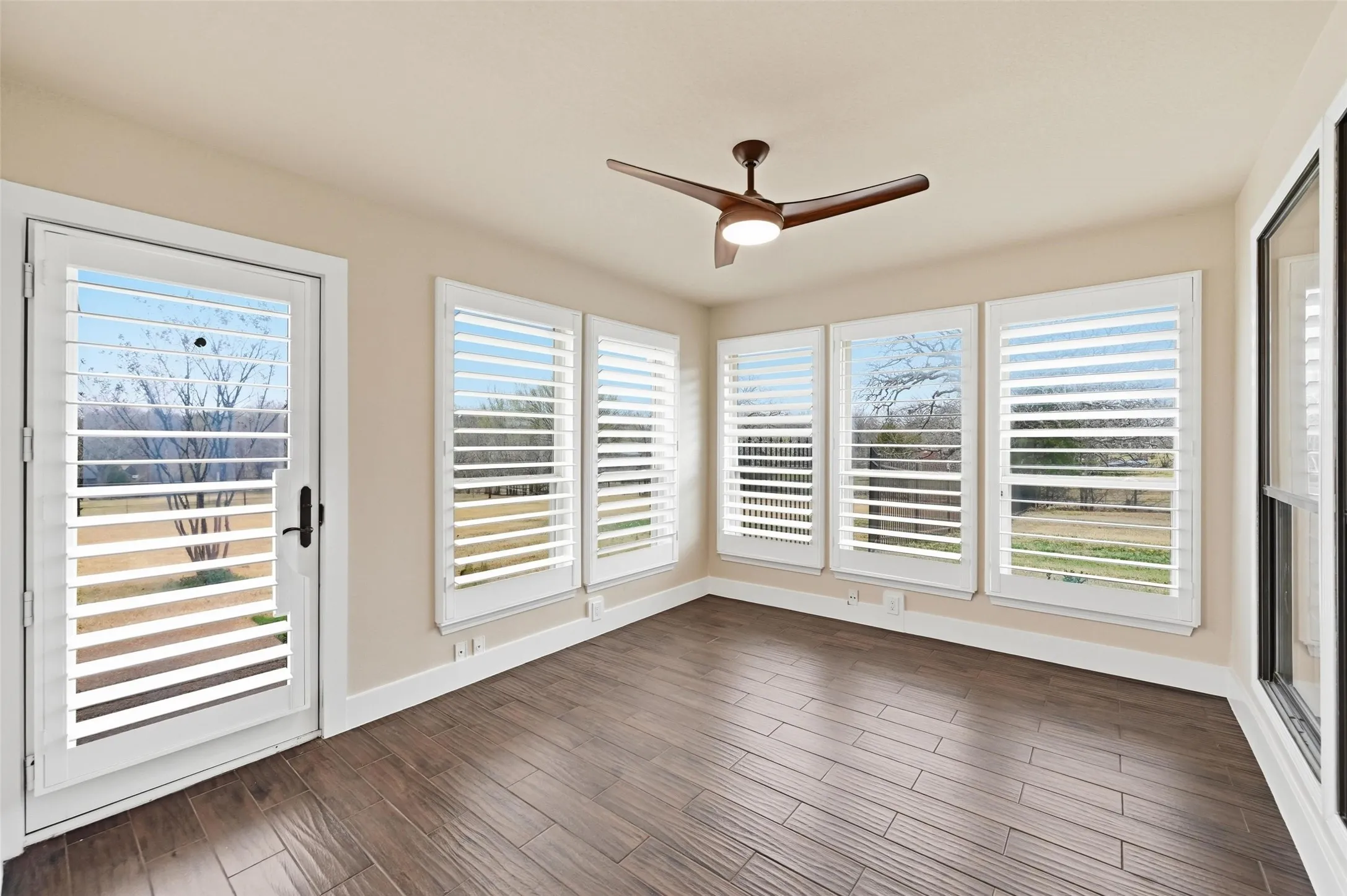 Single Family Residence For Sale in Tarrant County , 7401 Bent Trail, Mansfield, Texas 76063, 4 Bedroom, 3 Bathroom, Garage spaces, 3,490 Sqft, built in 1987, Preowned, mls#21196156, Real Estate Agent in Mansfield, Homes For Sale in Tarrant county, Homes For Sale in Mansfield, Realtor in Mansfield Texas, Real Estate Brokerage Independent Realty Texas, Luminita Cordes Realtor