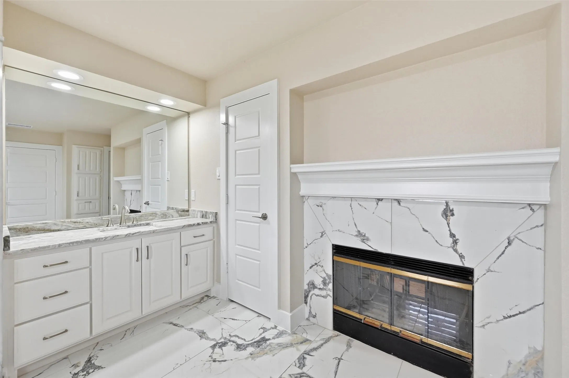 Single Family Residence For Sale in Tarrant County , 7401 Bent Trail, Mansfield, Texas 76063, 4 Bedroom, 3 Bathroom, Garage spaces, 3,490 Sqft, built in 1987, Preowned, mls#21196156, Real Estate Agent in Mansfield, Homes For Sale in Tarrant county, Homes For Sale in Mansfield, Realtor in Mansfield Texas, Real Estate Brokerage Independent Realty Texas, Luminita Cordes Realtor
